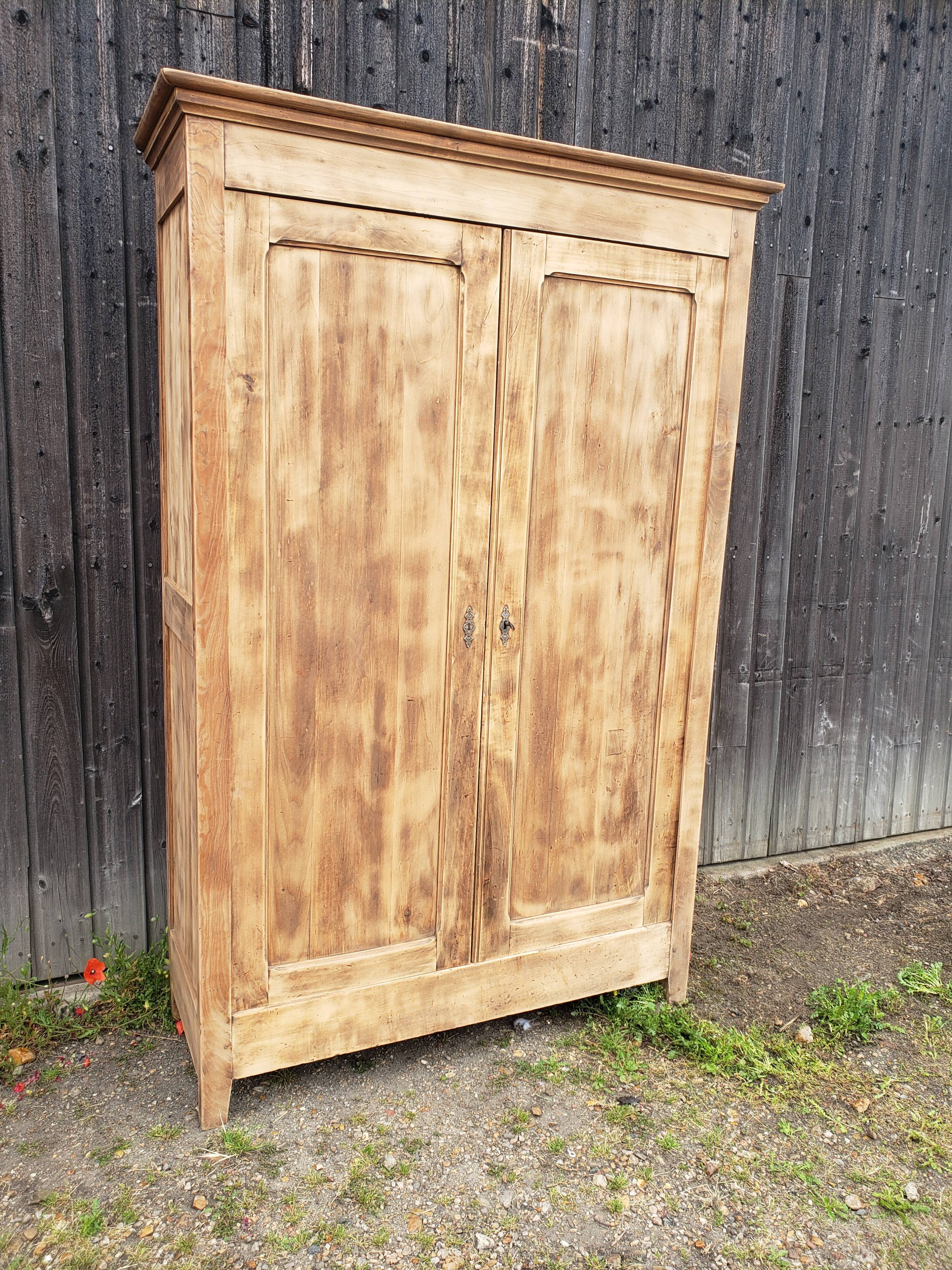 Parisian wardrobe wood in the rough "skirts"