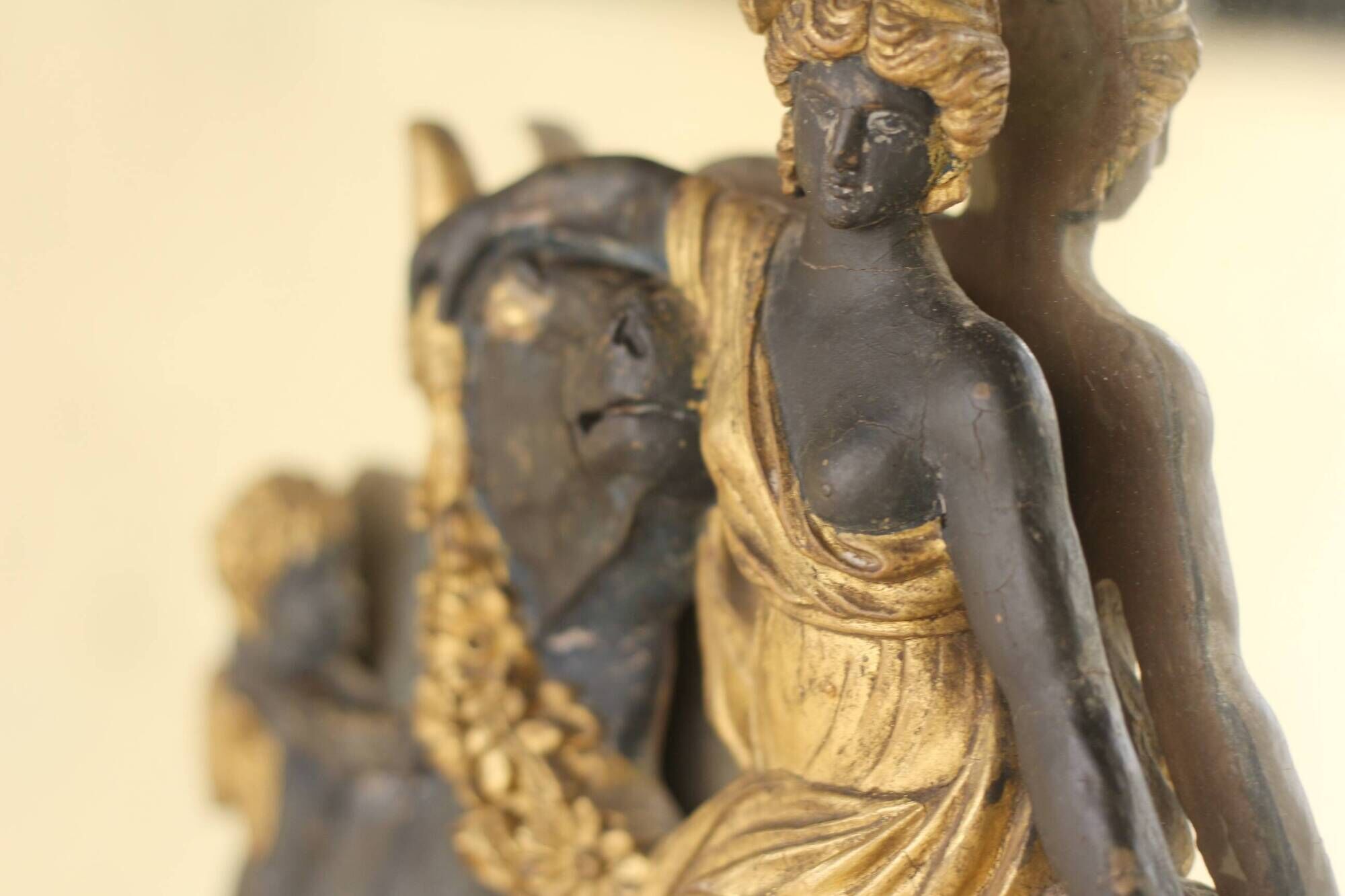 Extraordinary trumeau with bas-relief (circa 1800)