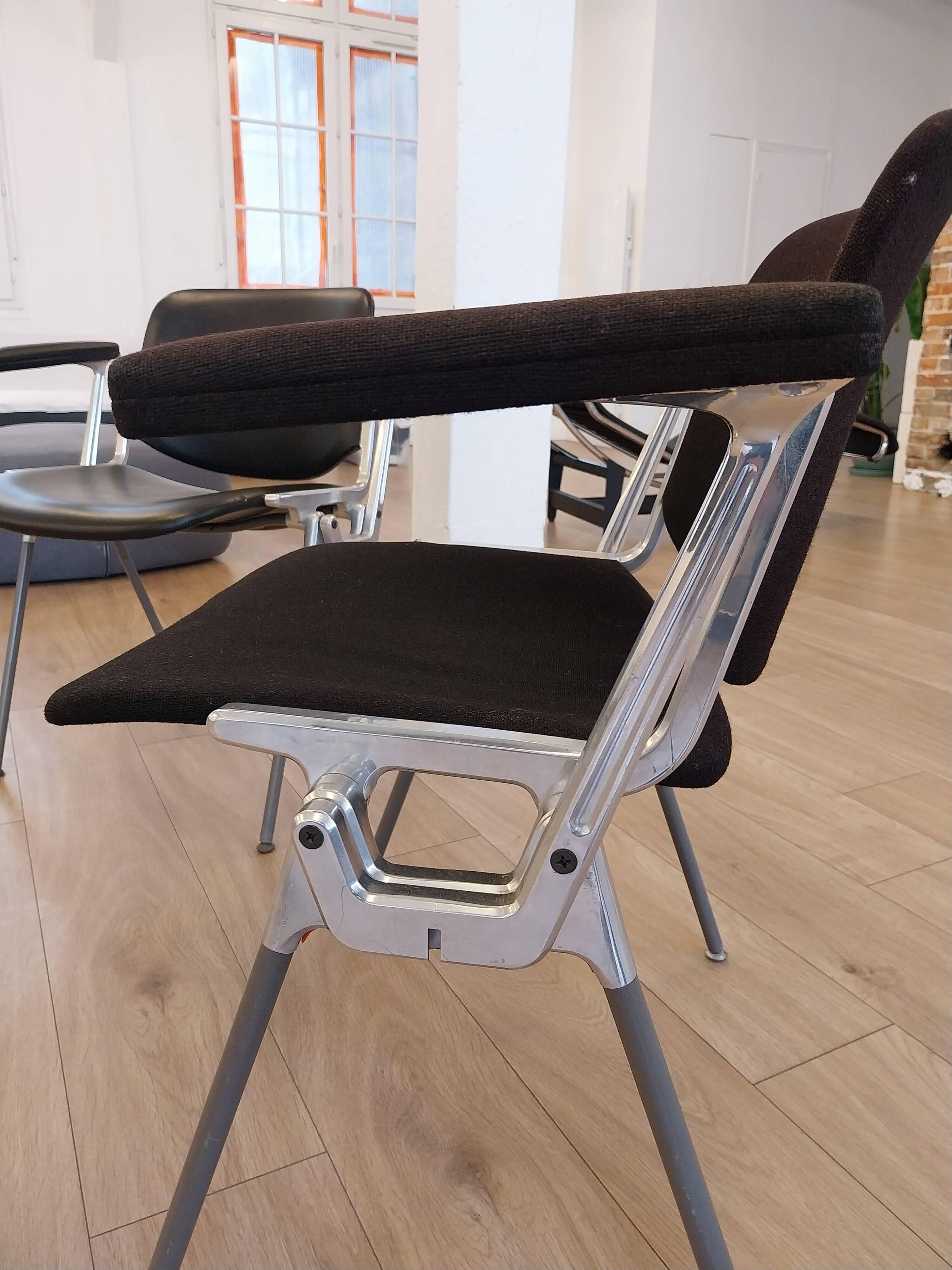 Set of 2 vintage DSC 106 chairs with armrests – Anonima Castelli