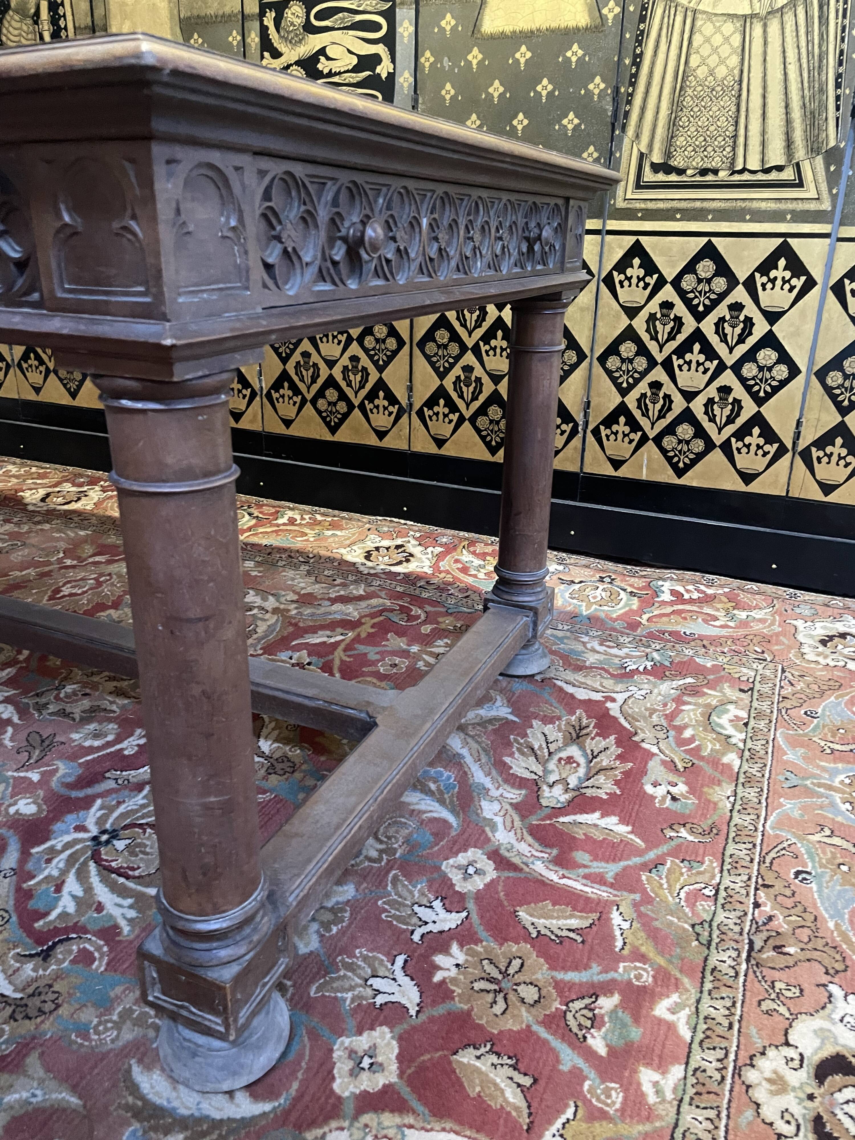Gothic style dining table - Louis XIII walnut