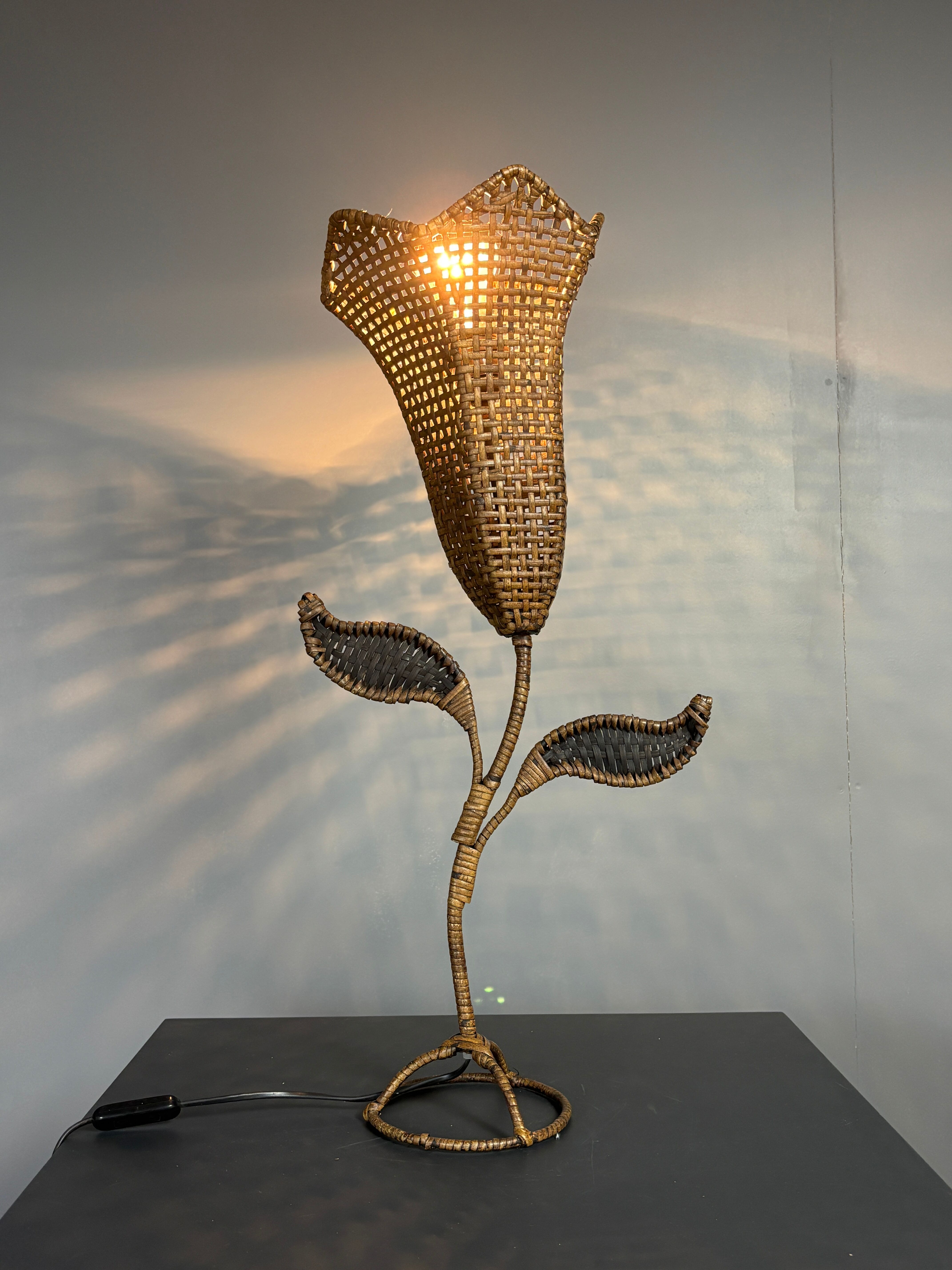 Large midcentury rattan wicker flower table lamp, 1960s