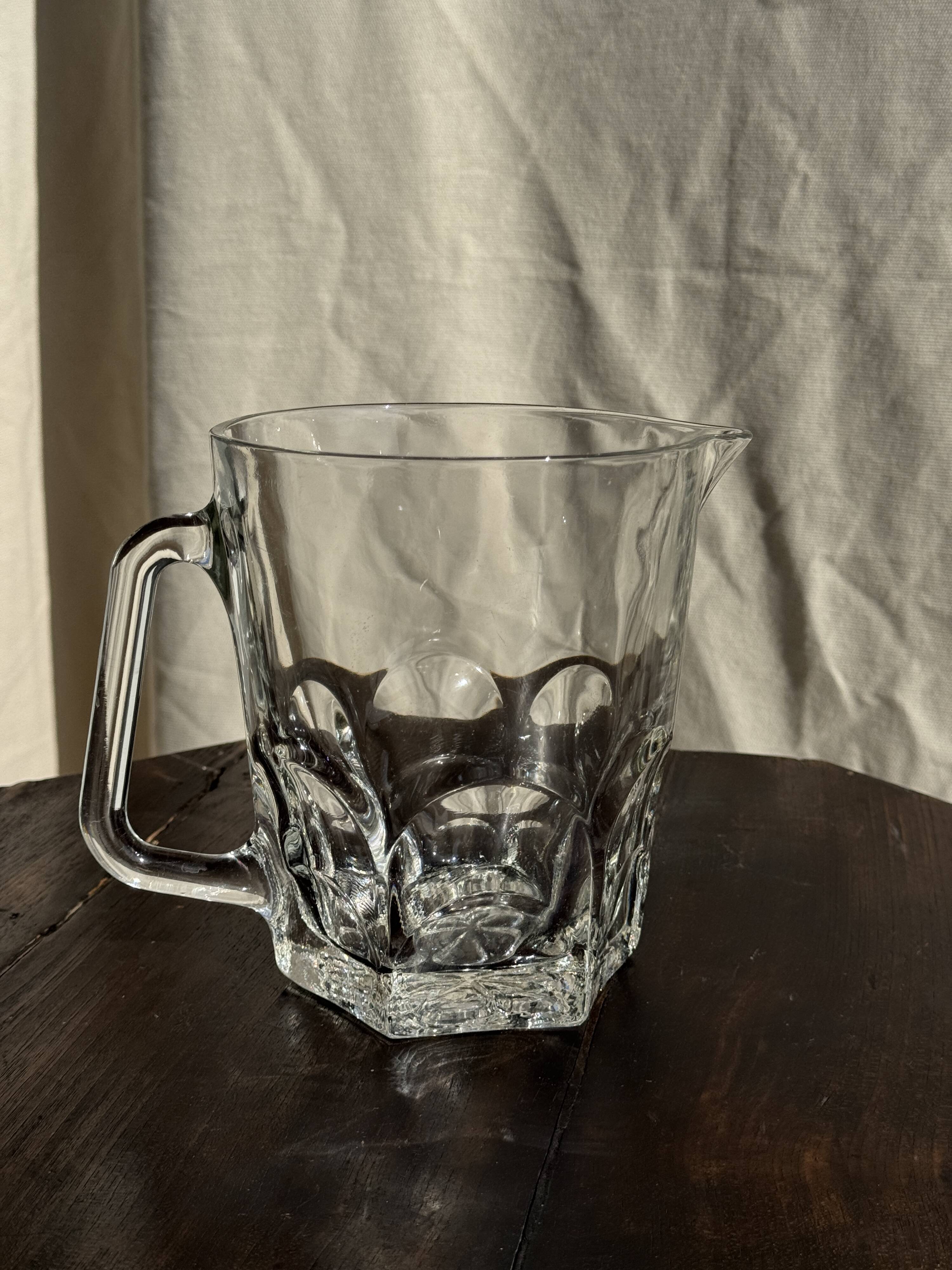 Large glass water jug with handle, hexagonal base, H15 D20.