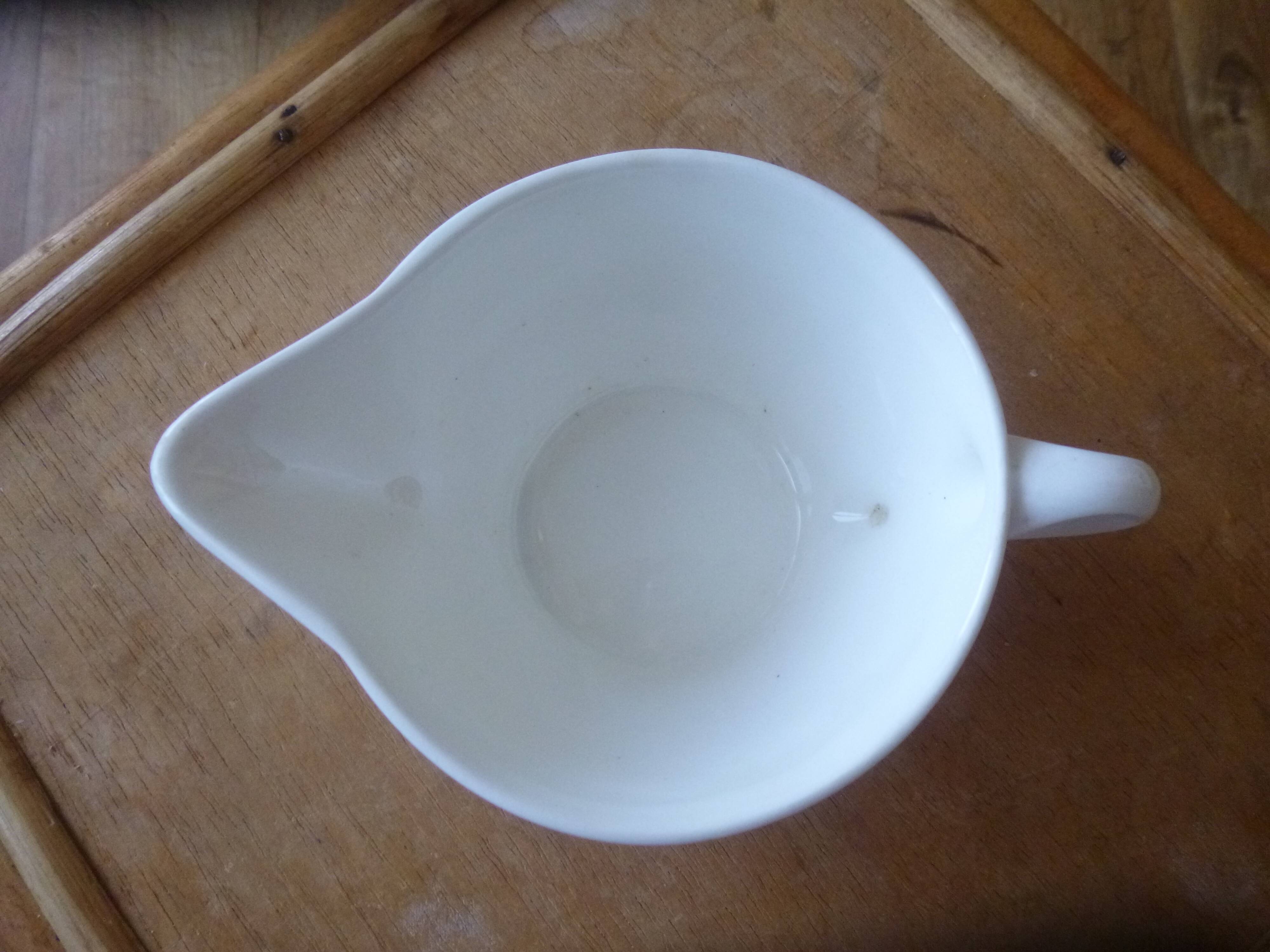 Gien sauce boat