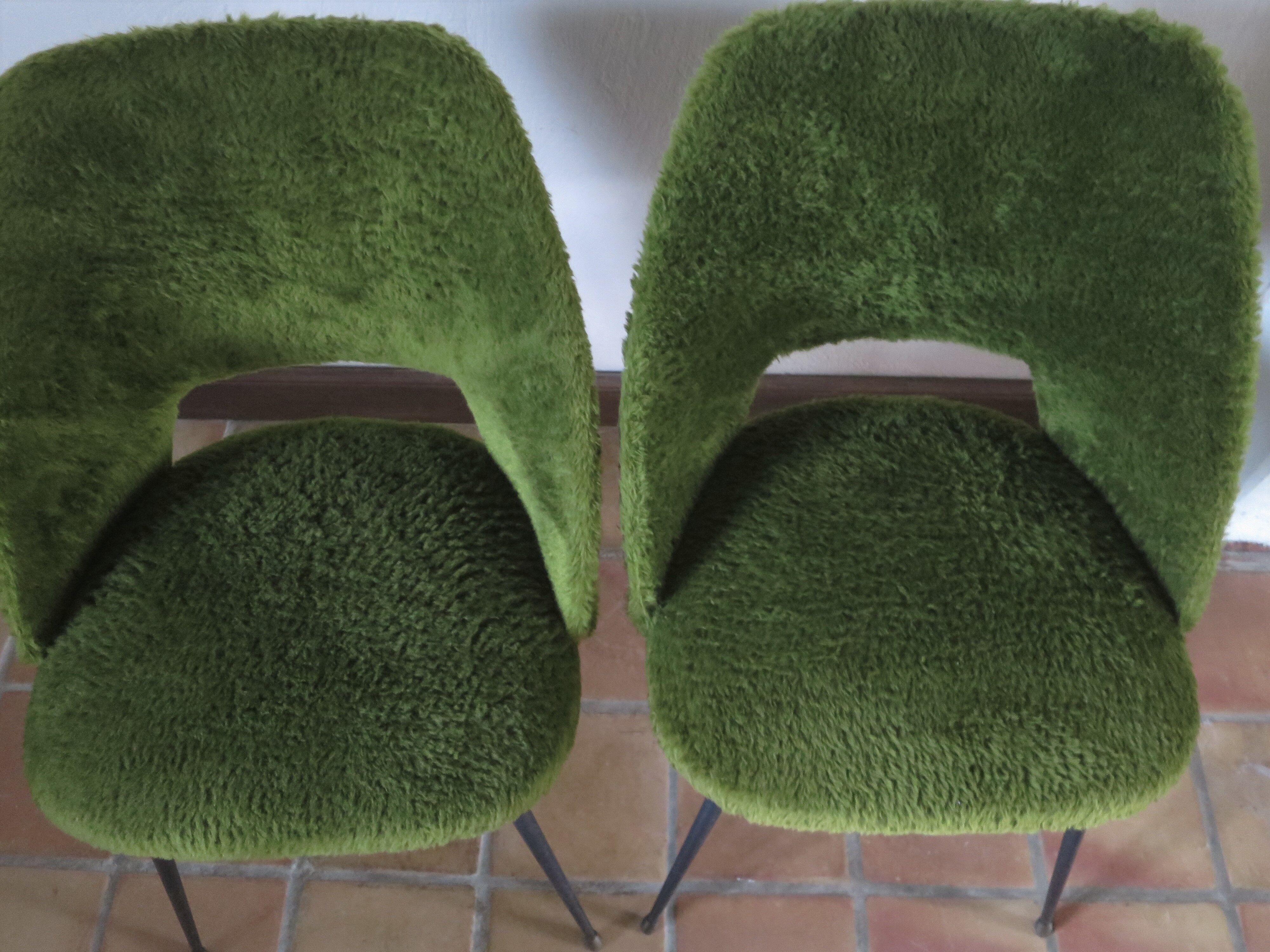 Pair of chairs tonneau moumoute green feet metal compass