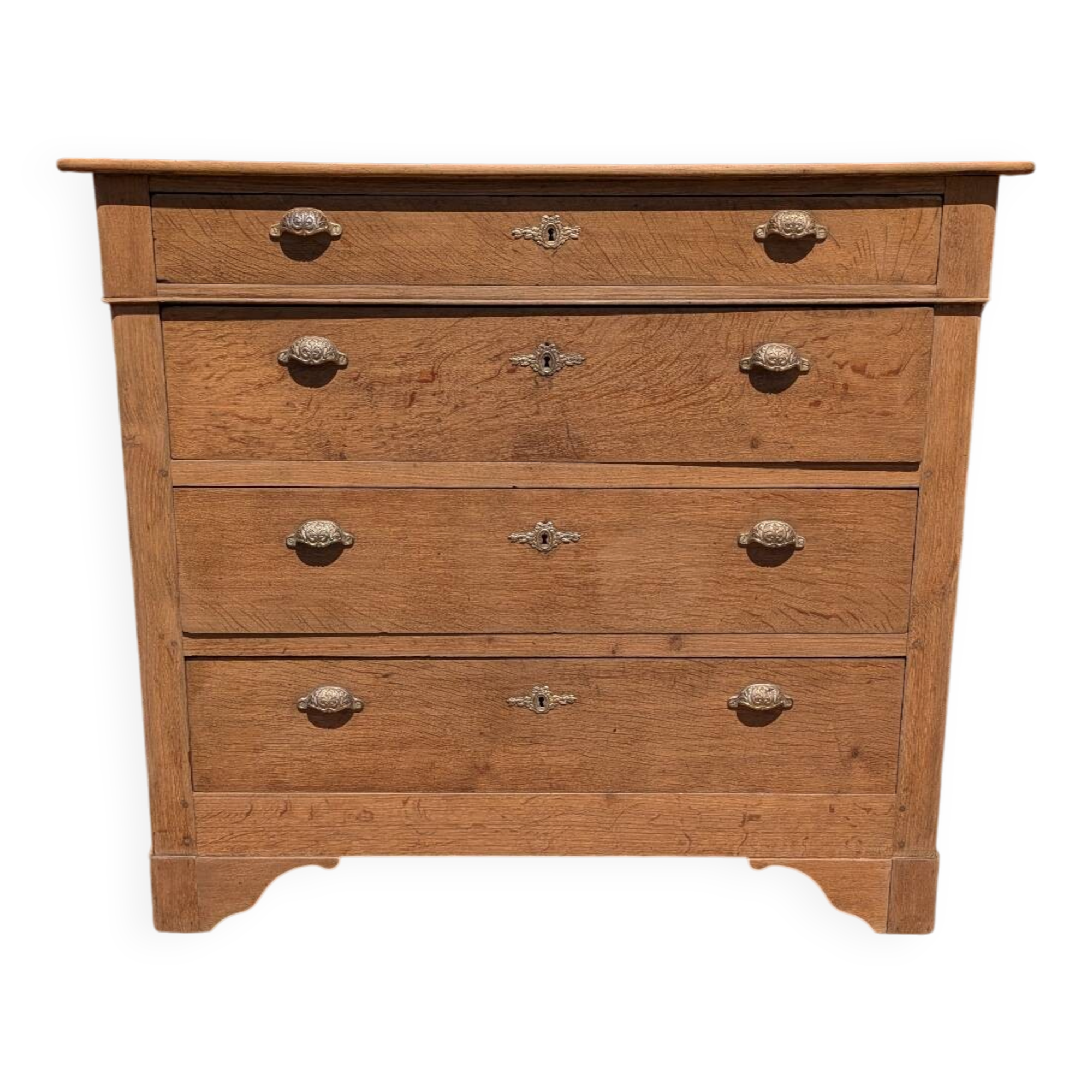 Oak chest of drawers