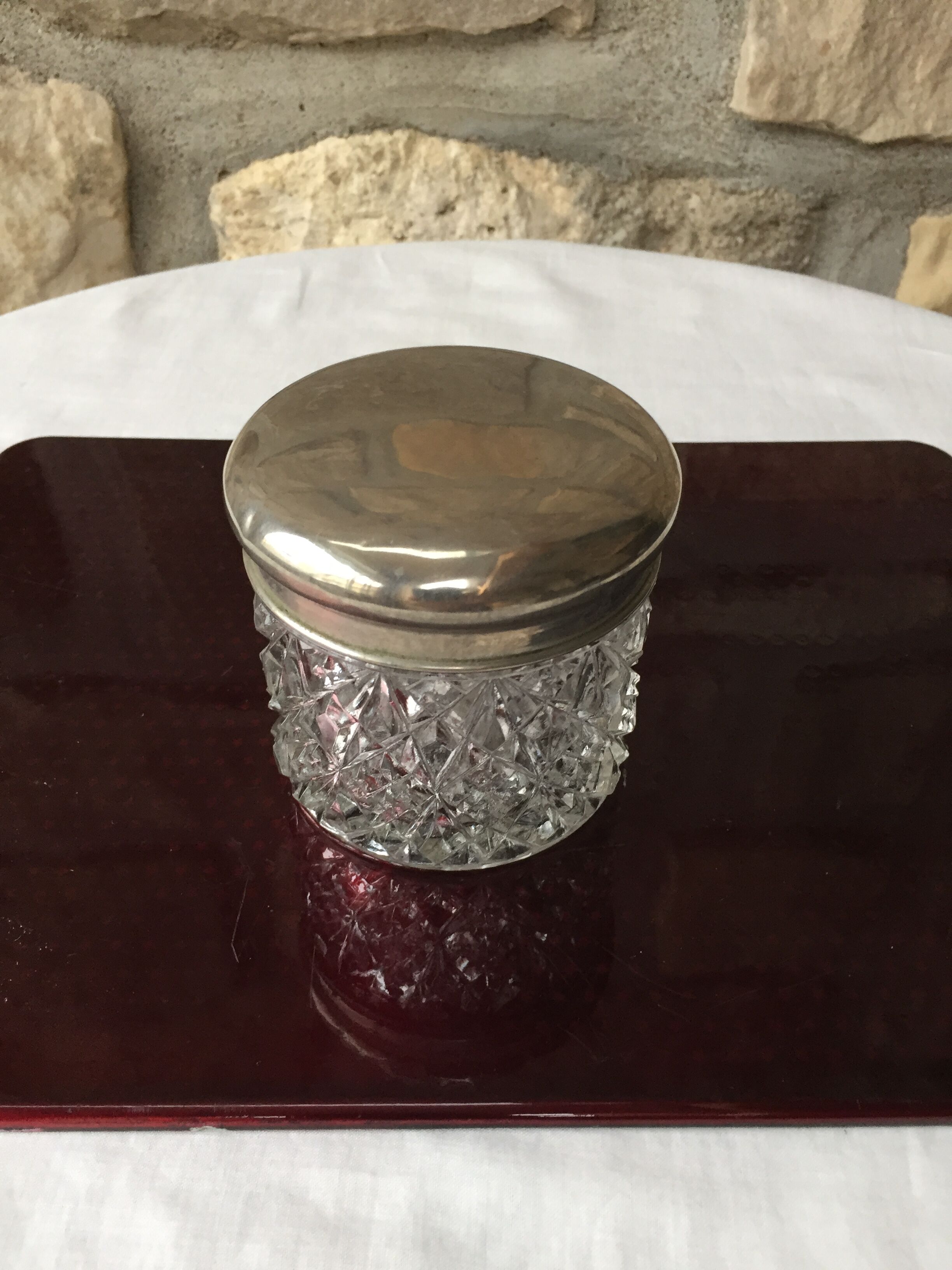 Boîte en verre et métal