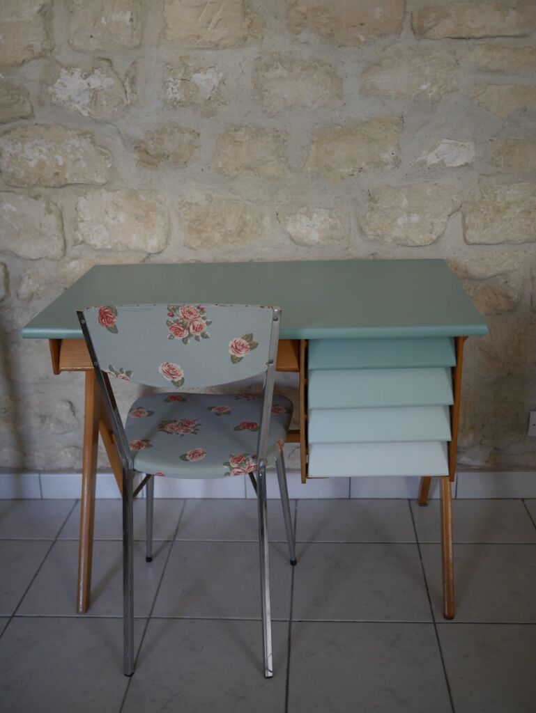 Bureau vintage tiroirs biseautés en dégradé