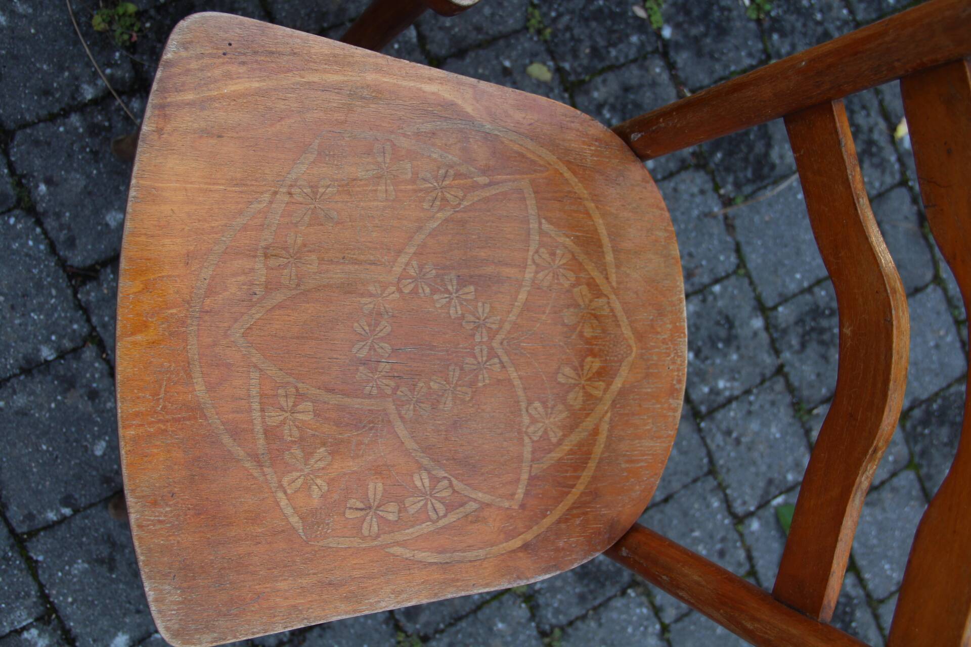 4 chaises bistro aux assises sérigraphiées