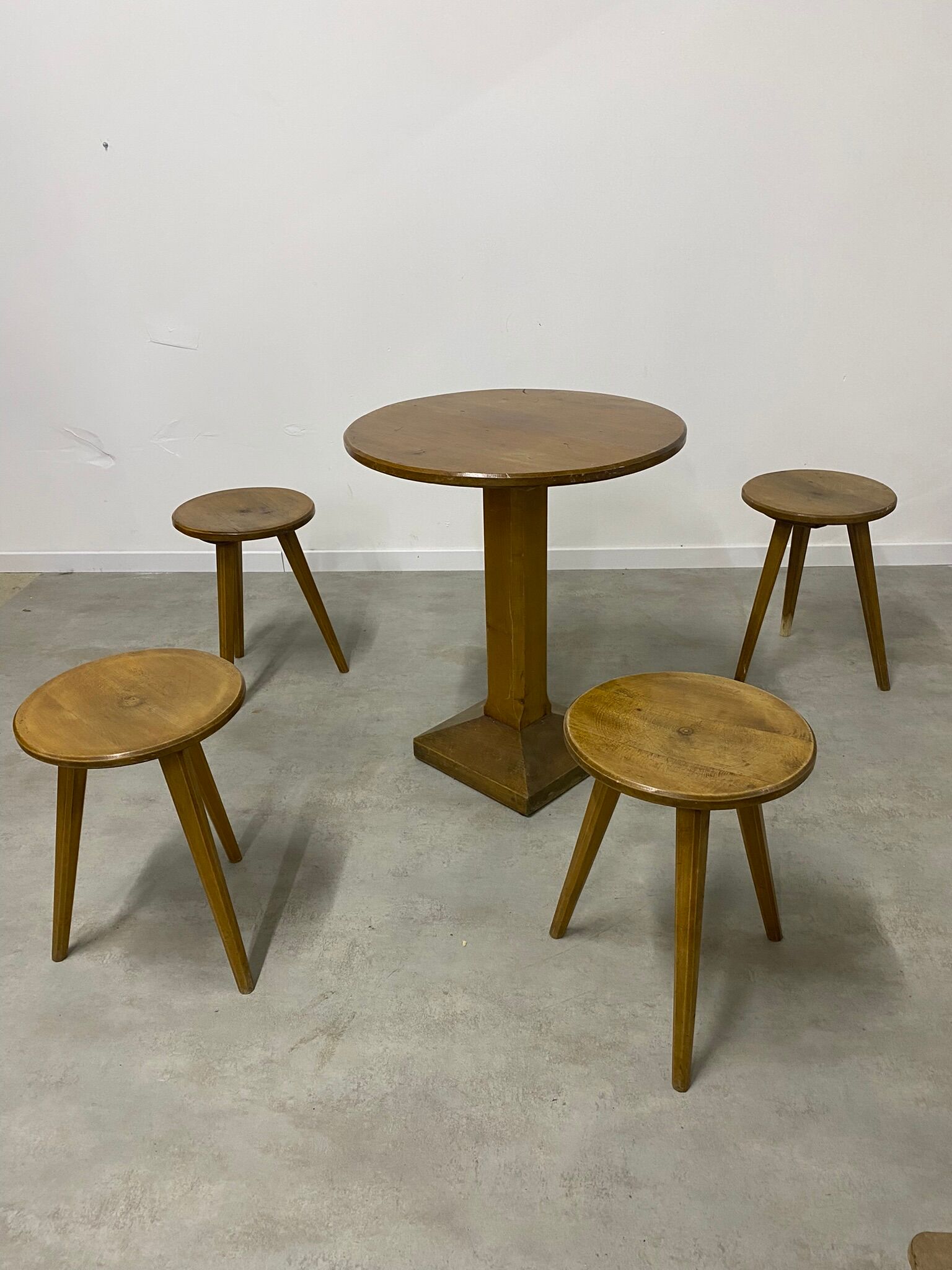 Set table and 4 wooden stools bistrot design of the 50