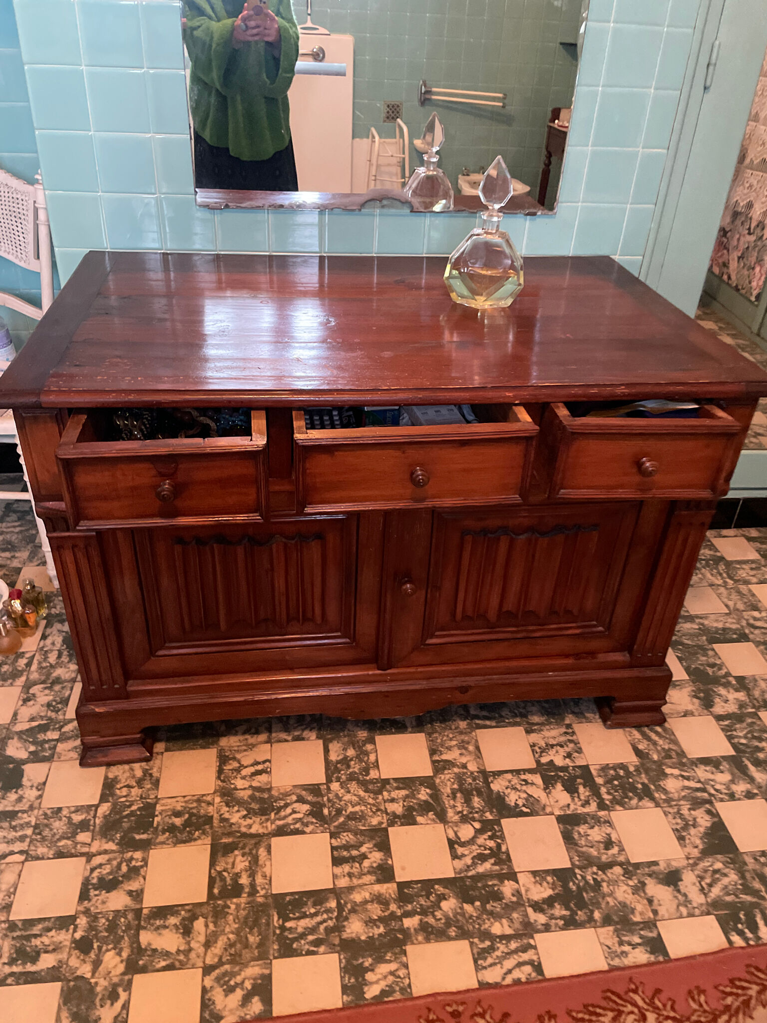Bathroom vanity unit