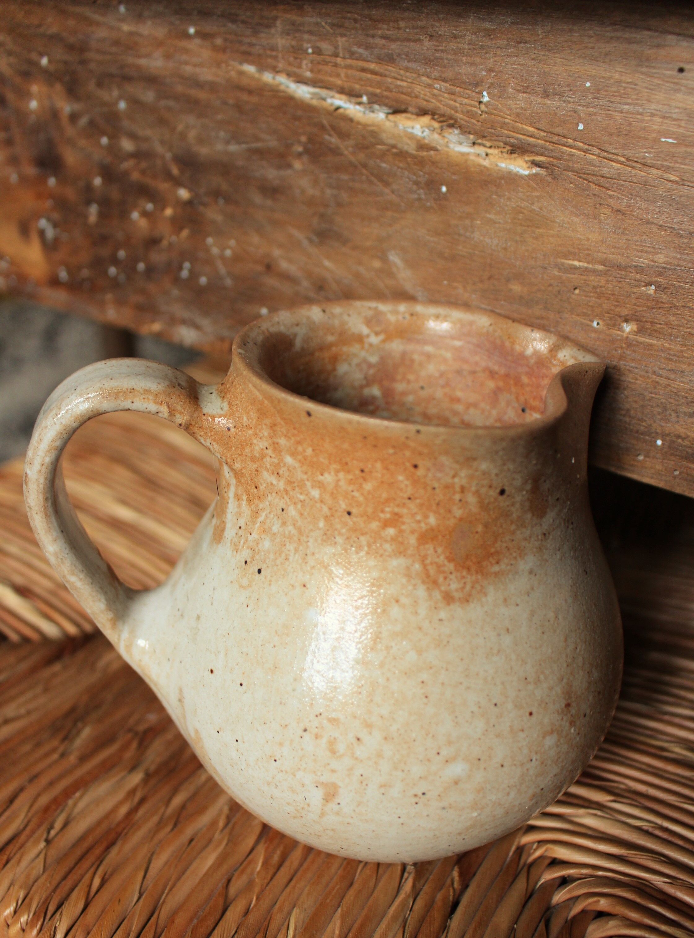 Pitcher Vintage sandstone handle beak pourer