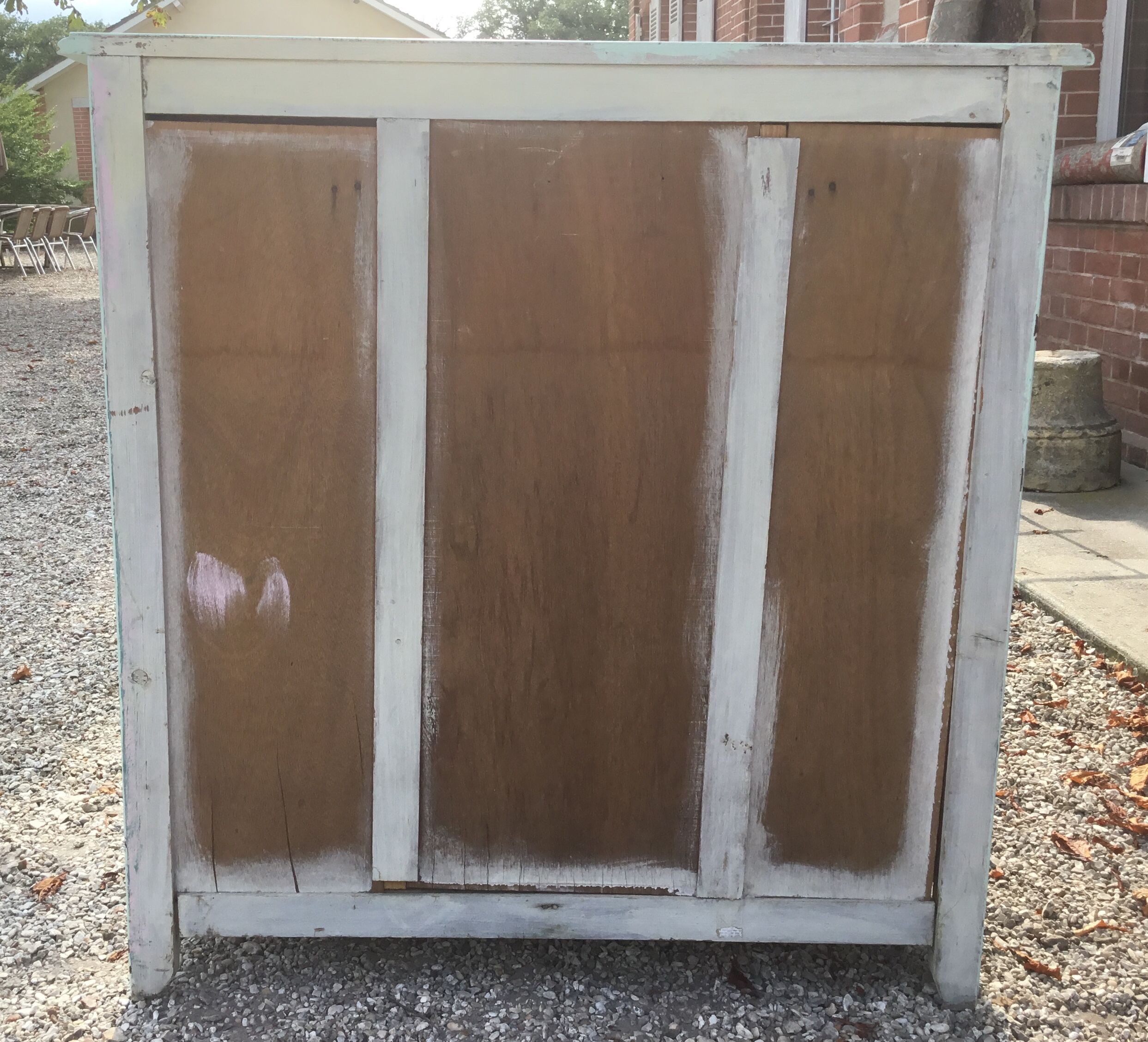 Green parisian buffet of water