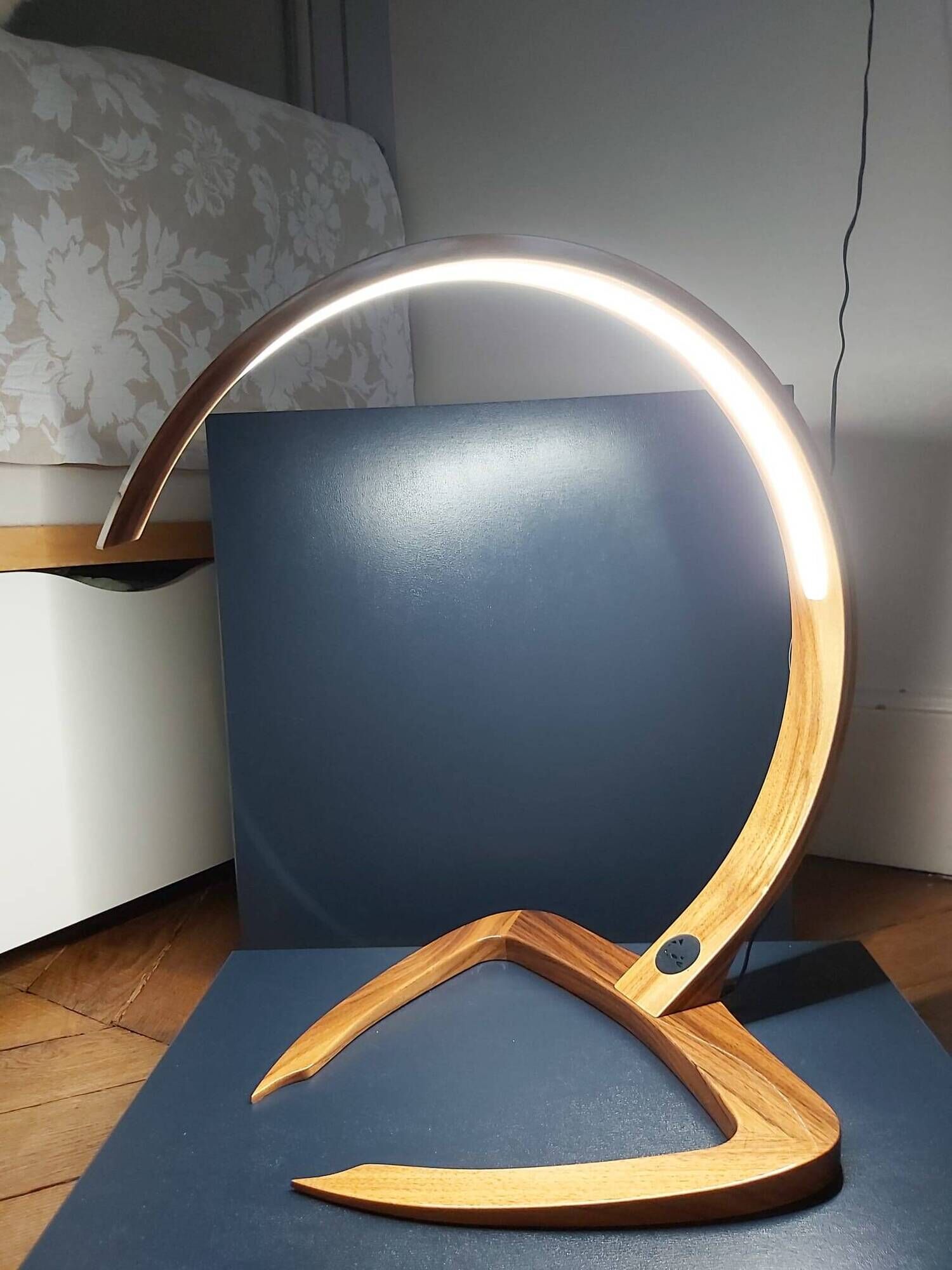 Scorpio table lamp, solid walnut, design matevž klopčič (m-interi)