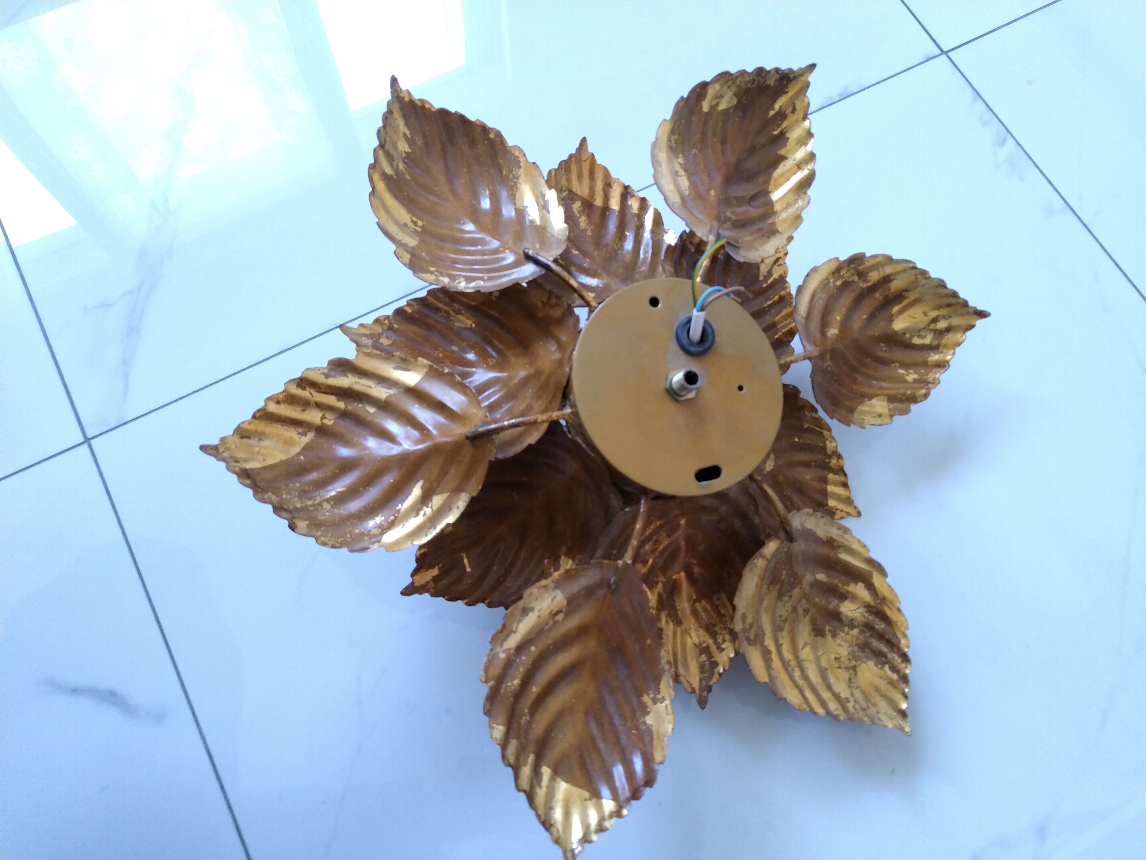Flower masca ceiling