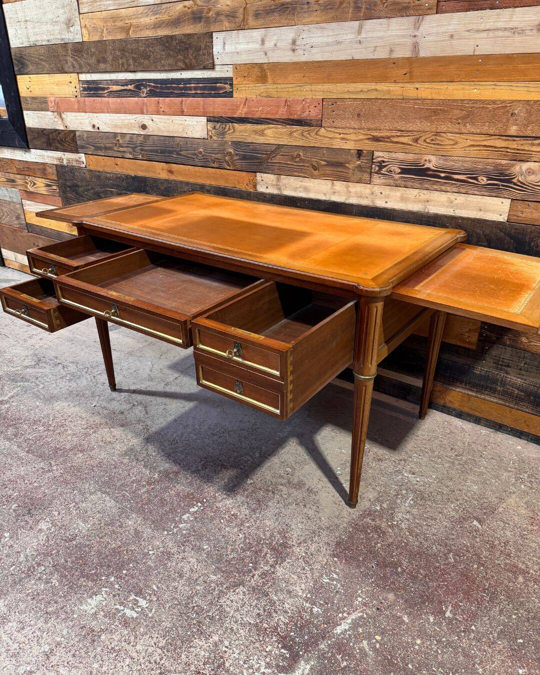 Louis XVI style desk - Walnut & Leather - 1970s