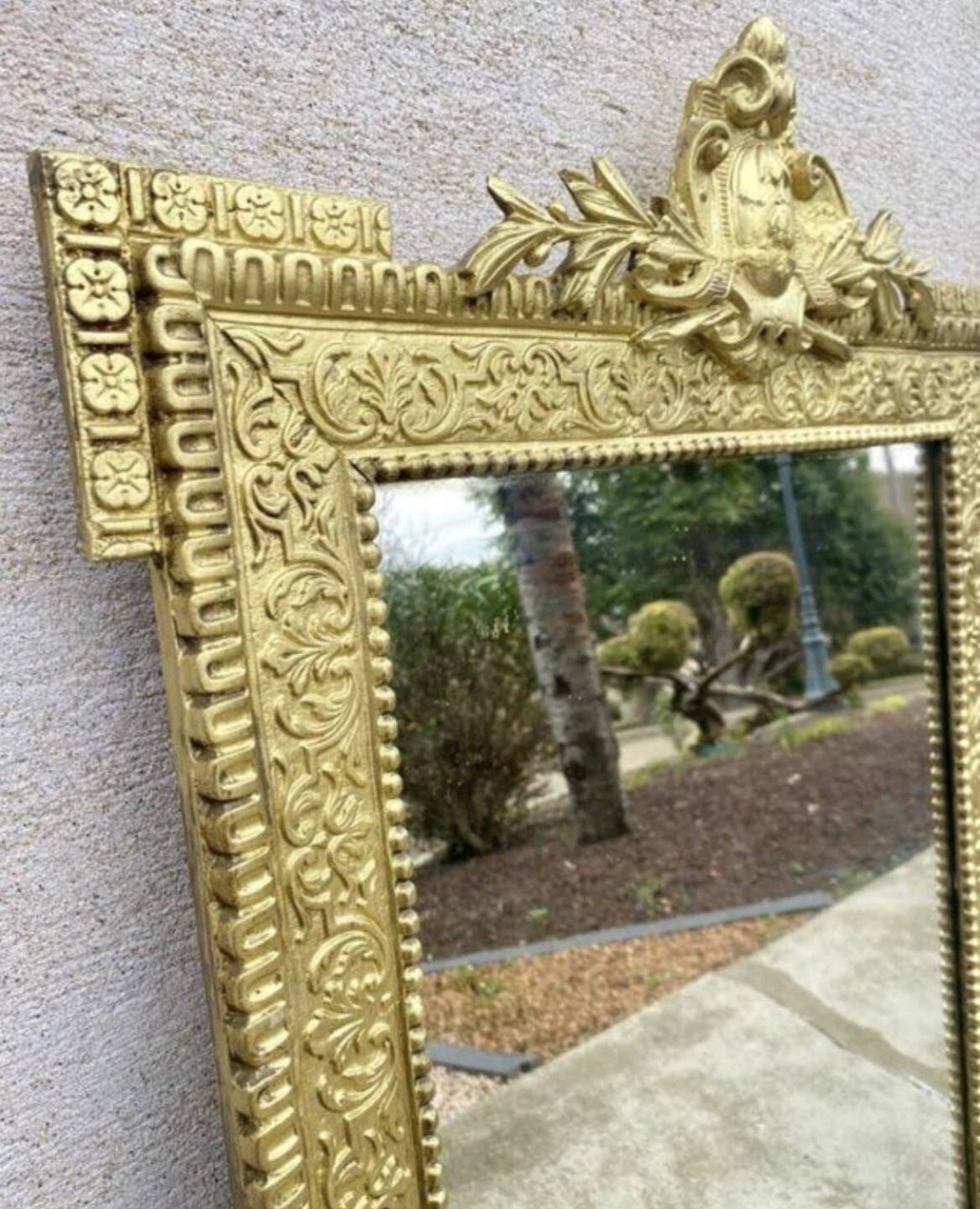 19th-century antique mirror in carved gilded wood, Napoleon style.