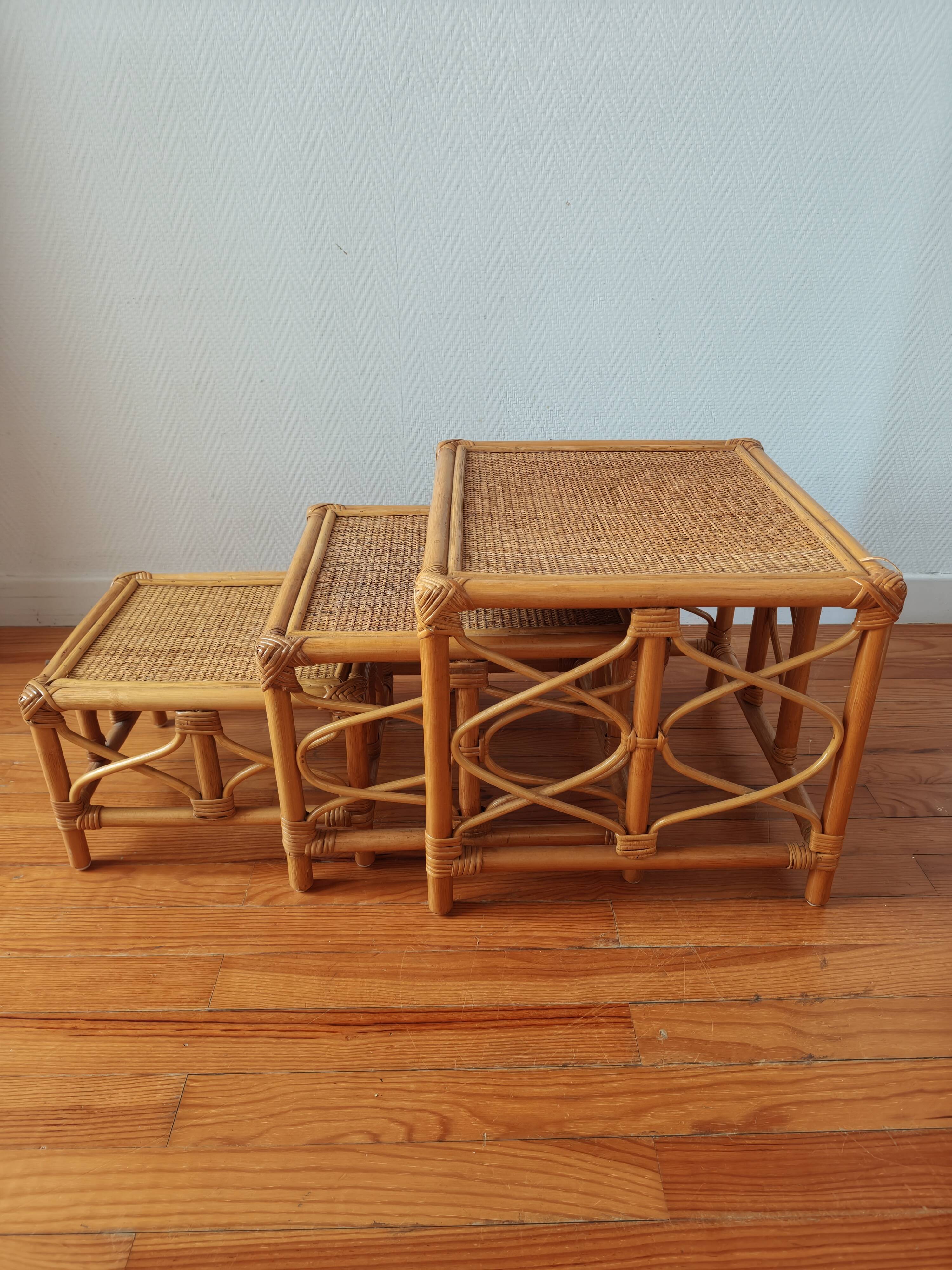 Tables gigognes en rotin et cannage – Esprit Riviera – Vers 1970/80