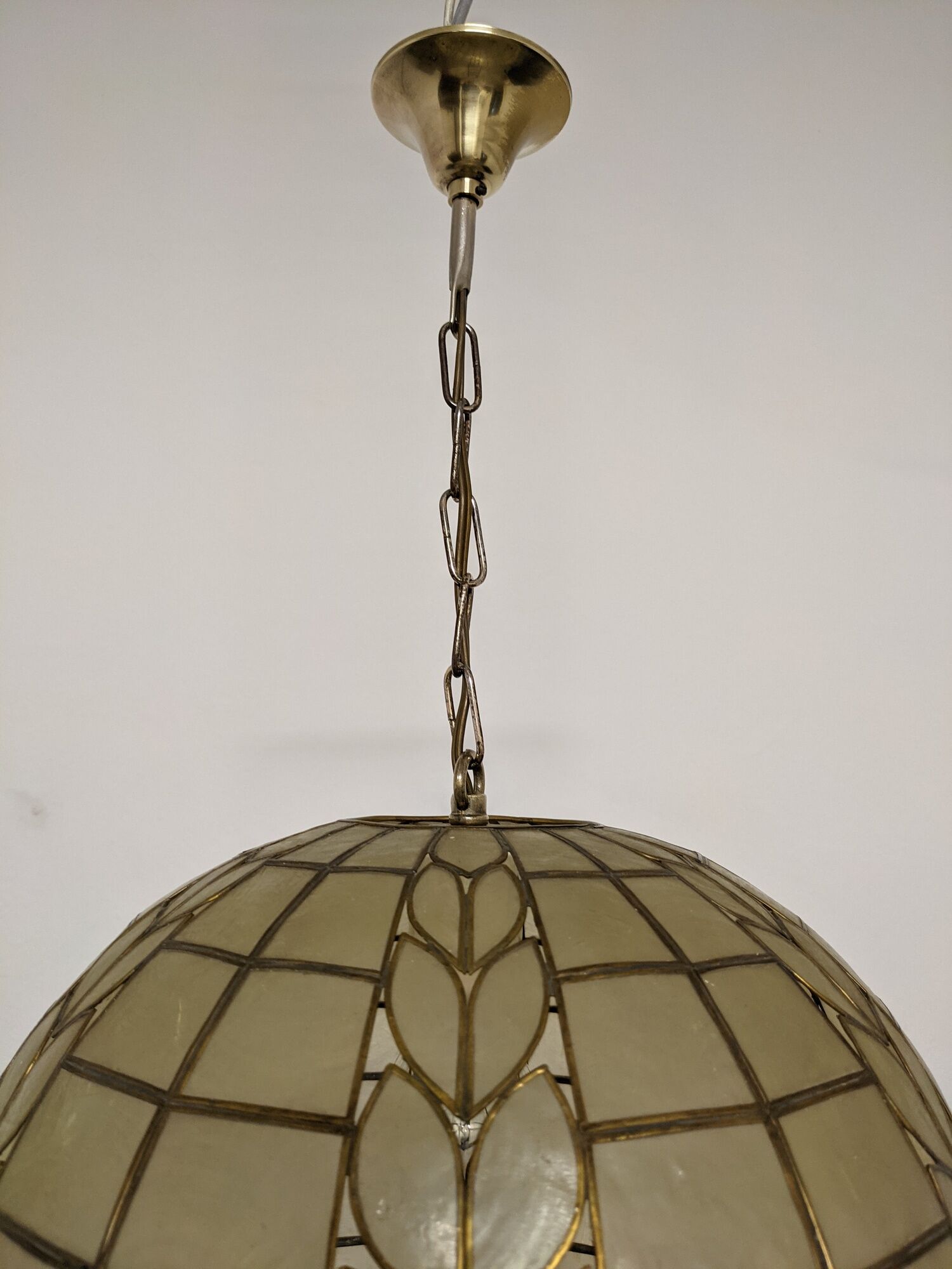 Xl mother-of-pearl suspension from the 70s