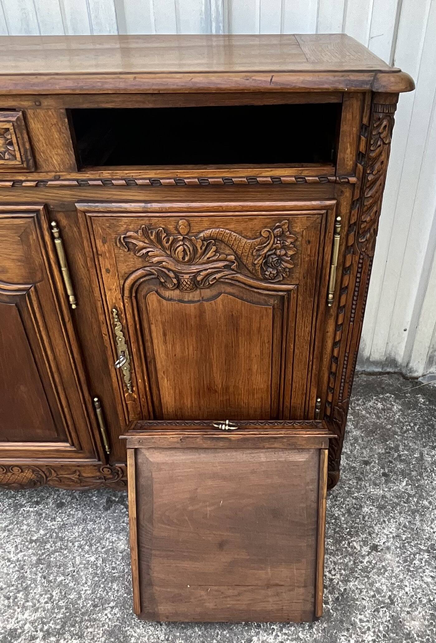 Louis XV style sideboard in solid oak, country style, 19th century