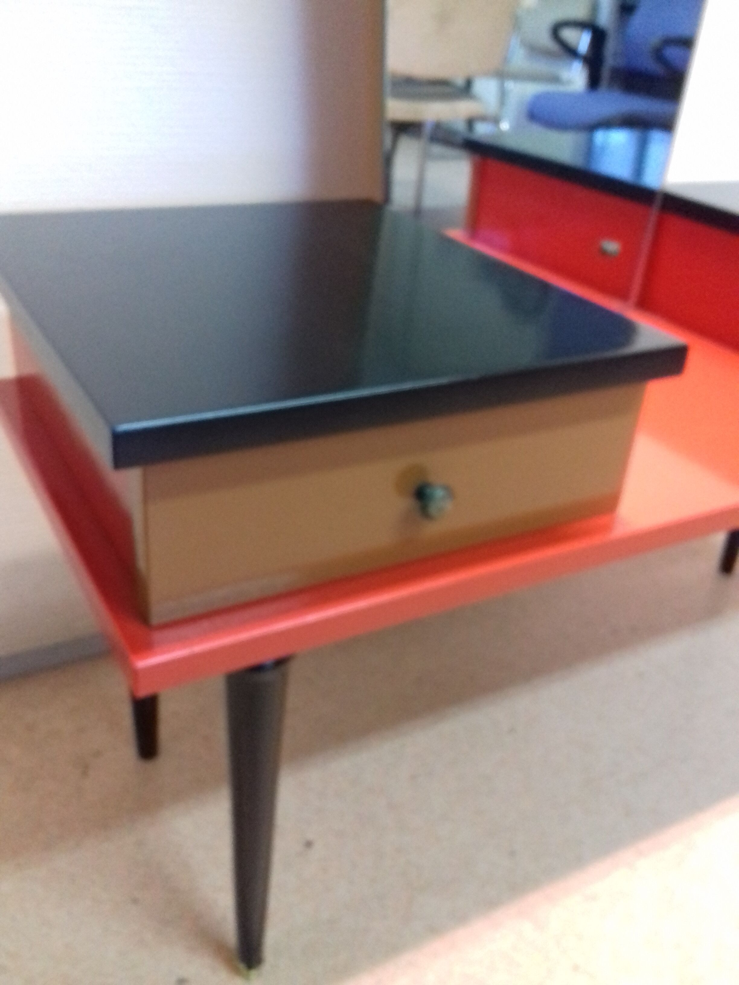 Vintage year 60 relookee coiffeuse