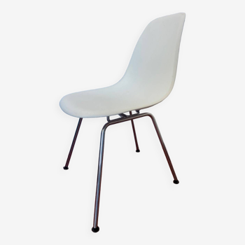 Chaise vintage blanche eames