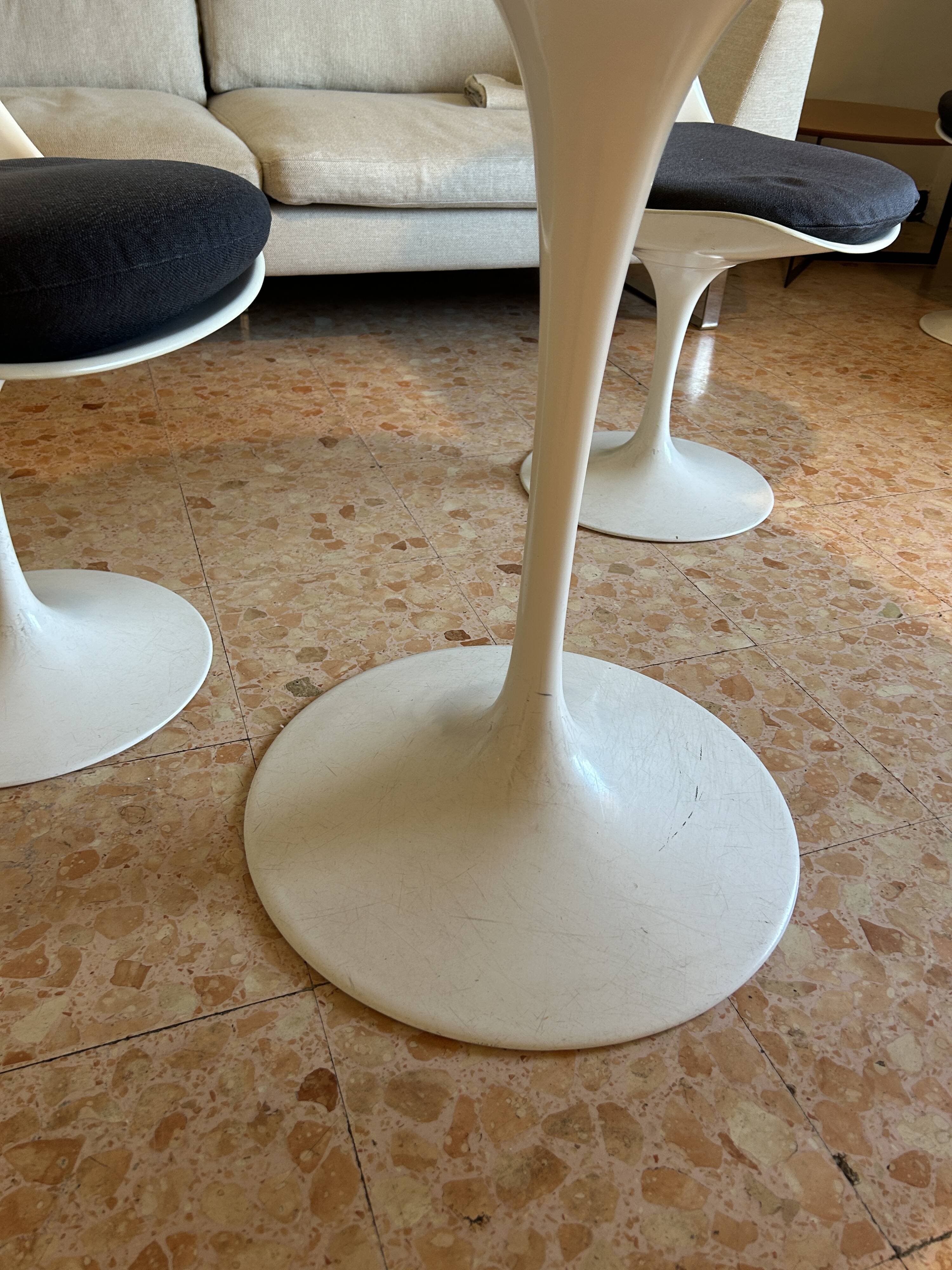 Saarinen round table