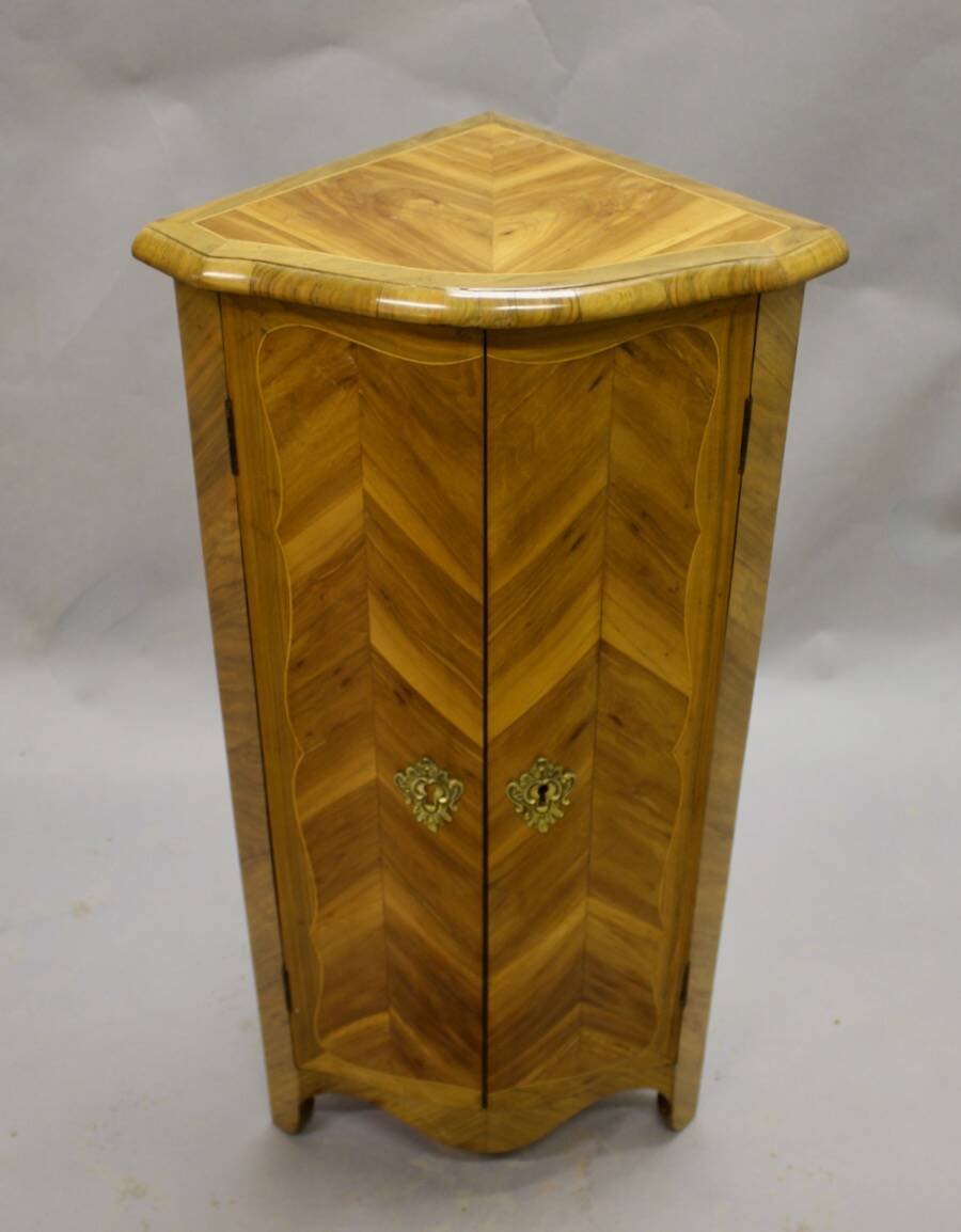 Small 18th century marquetry corner cabinet