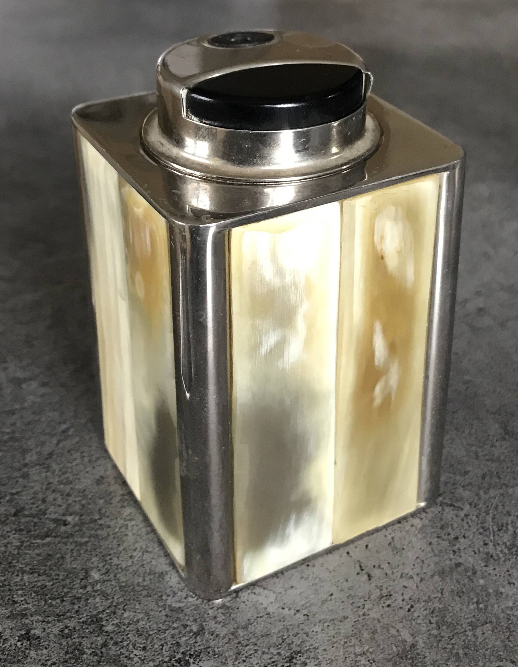 Large Vintage Collection TABLE LIGHTER in chrome-plated metal and horn