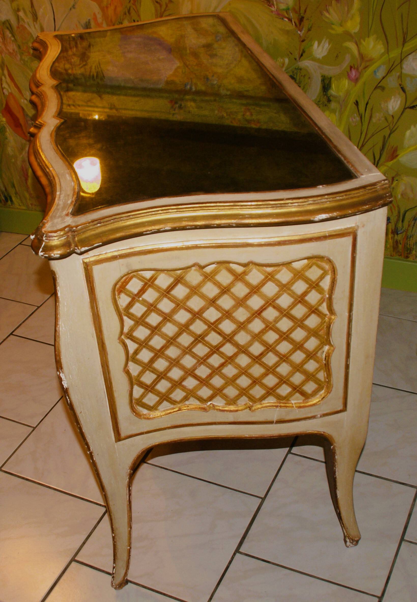Commode 1900 galbée de style Louis xv