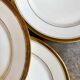 6 assiettes à dessert en porcelaine blanche et dorée