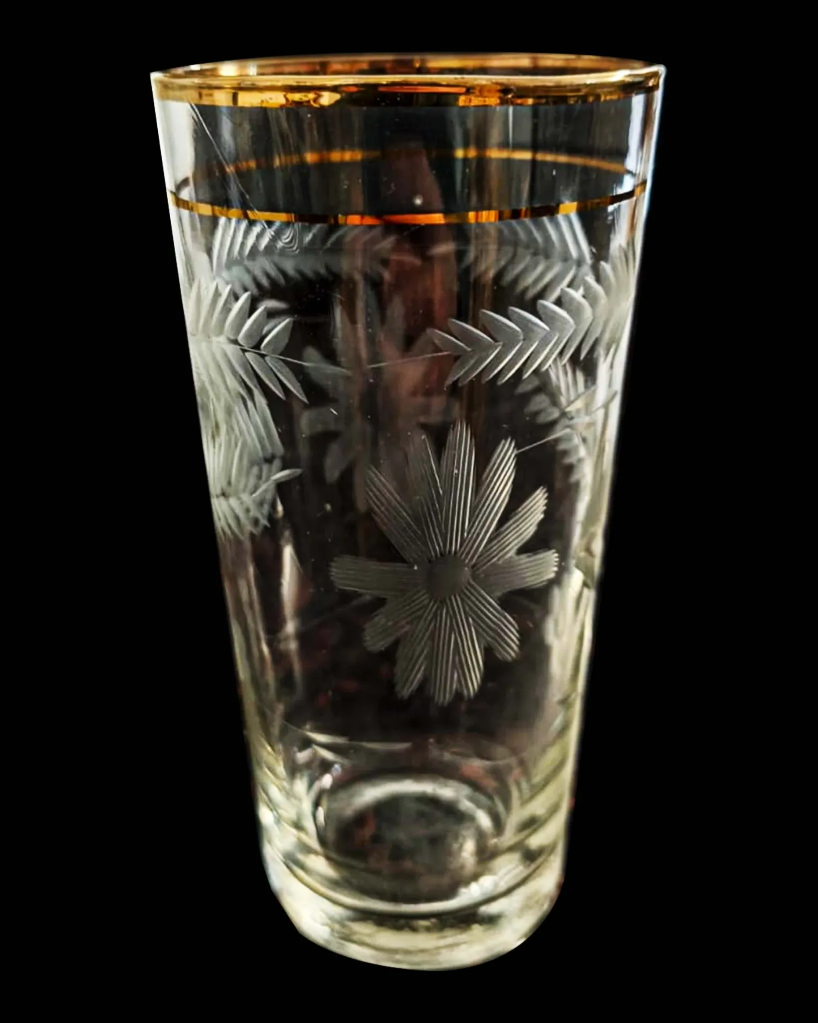 Four engraved crystal glasses from La Granja, with gilded edges, early 20th century.