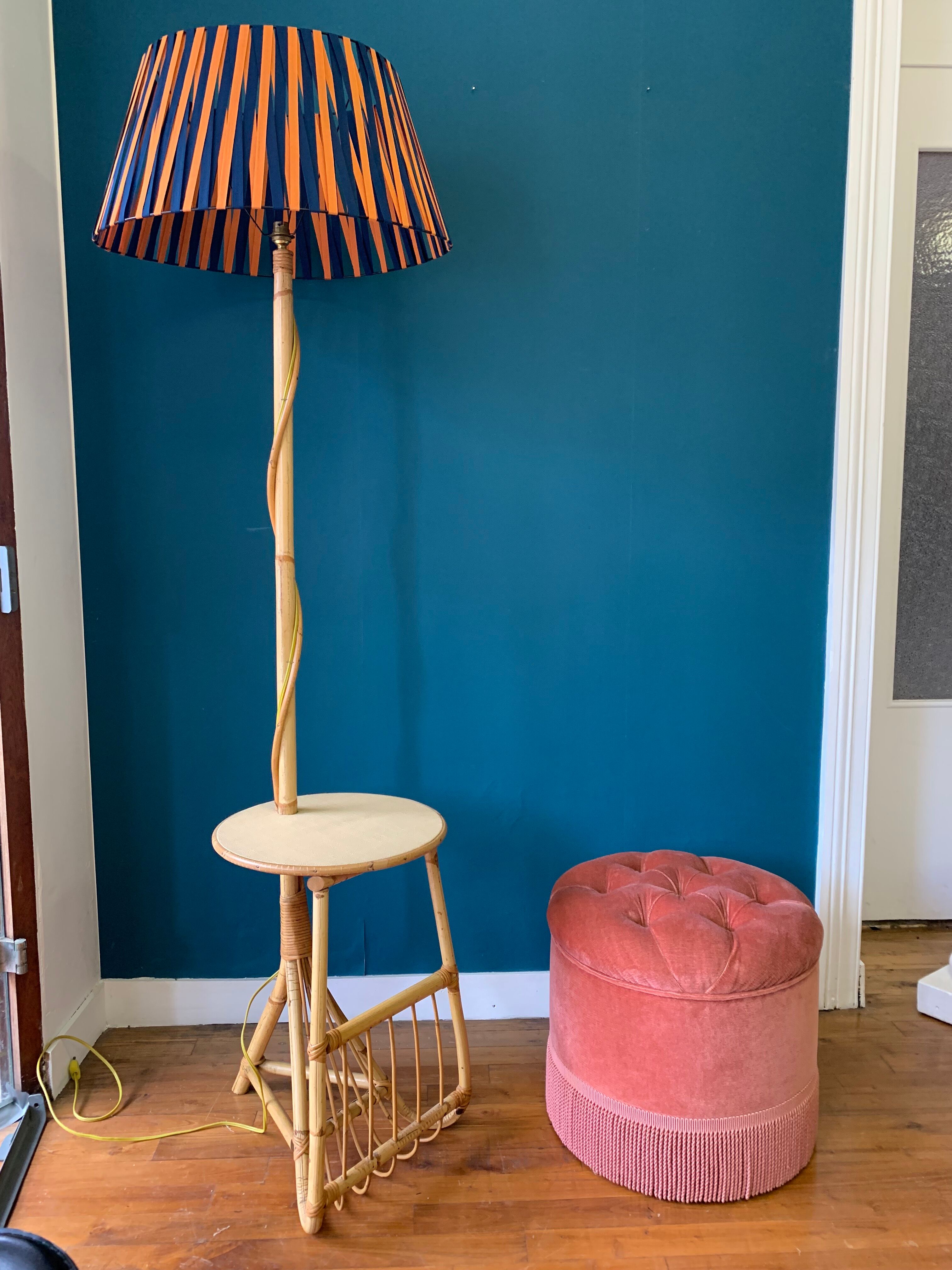 Lampadaire liseuse vintage en rotin