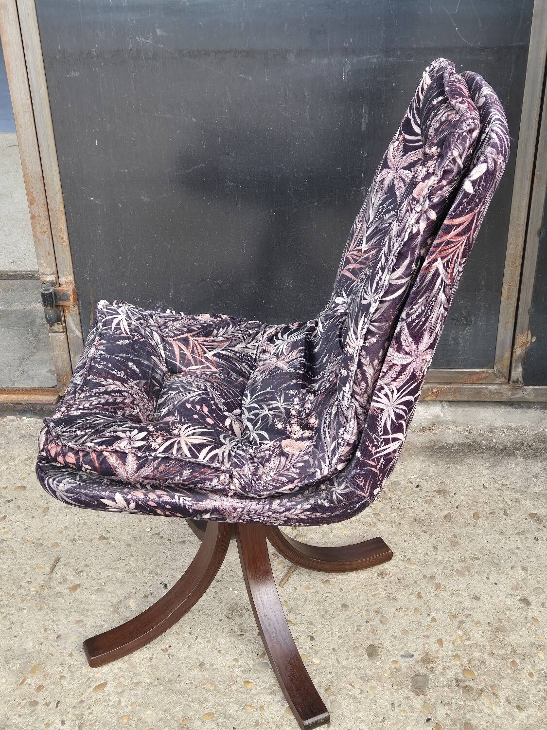 6 velvet and wood chairs from the 70s