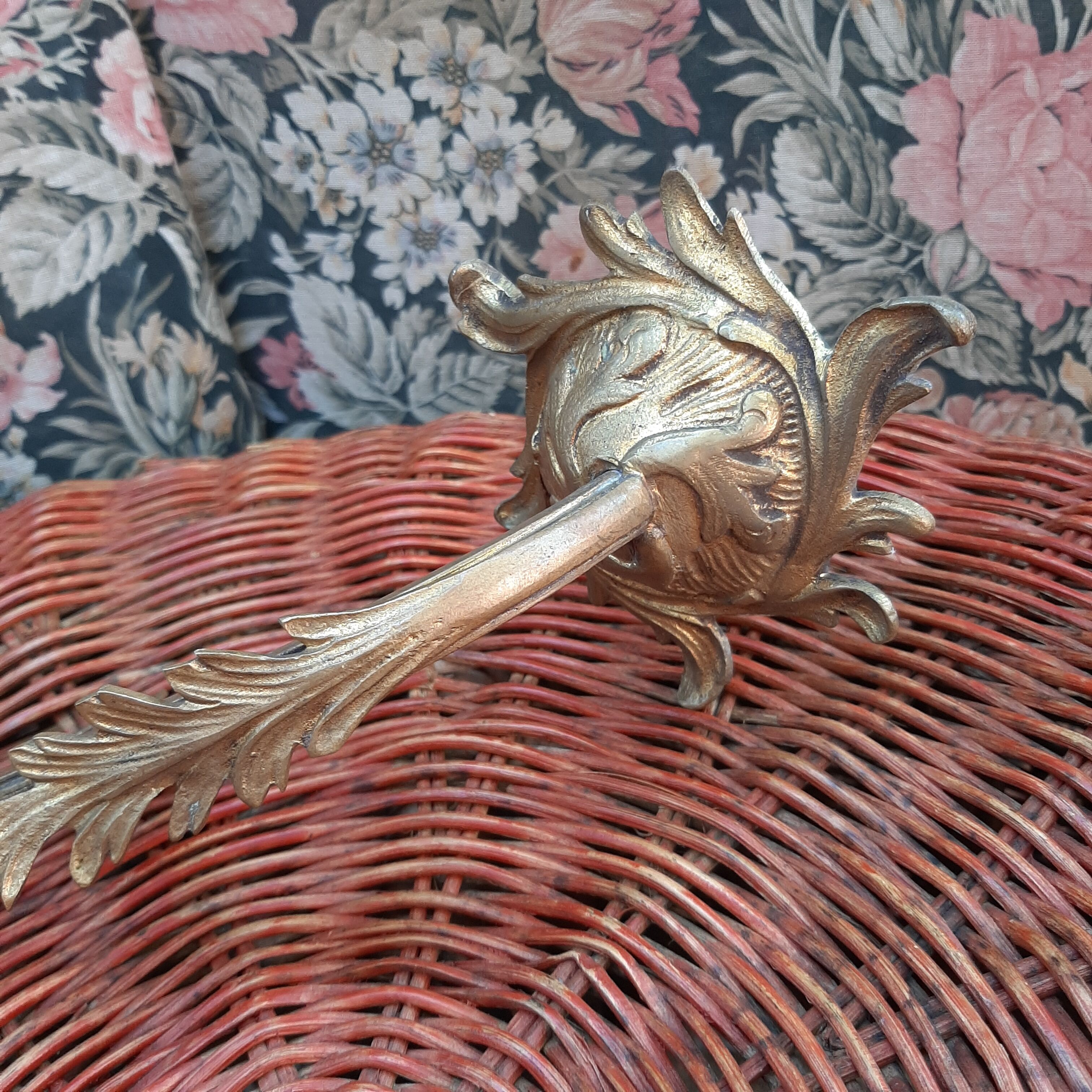 Bronze and opaline floral wall lamp