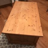 Salon coffee table
