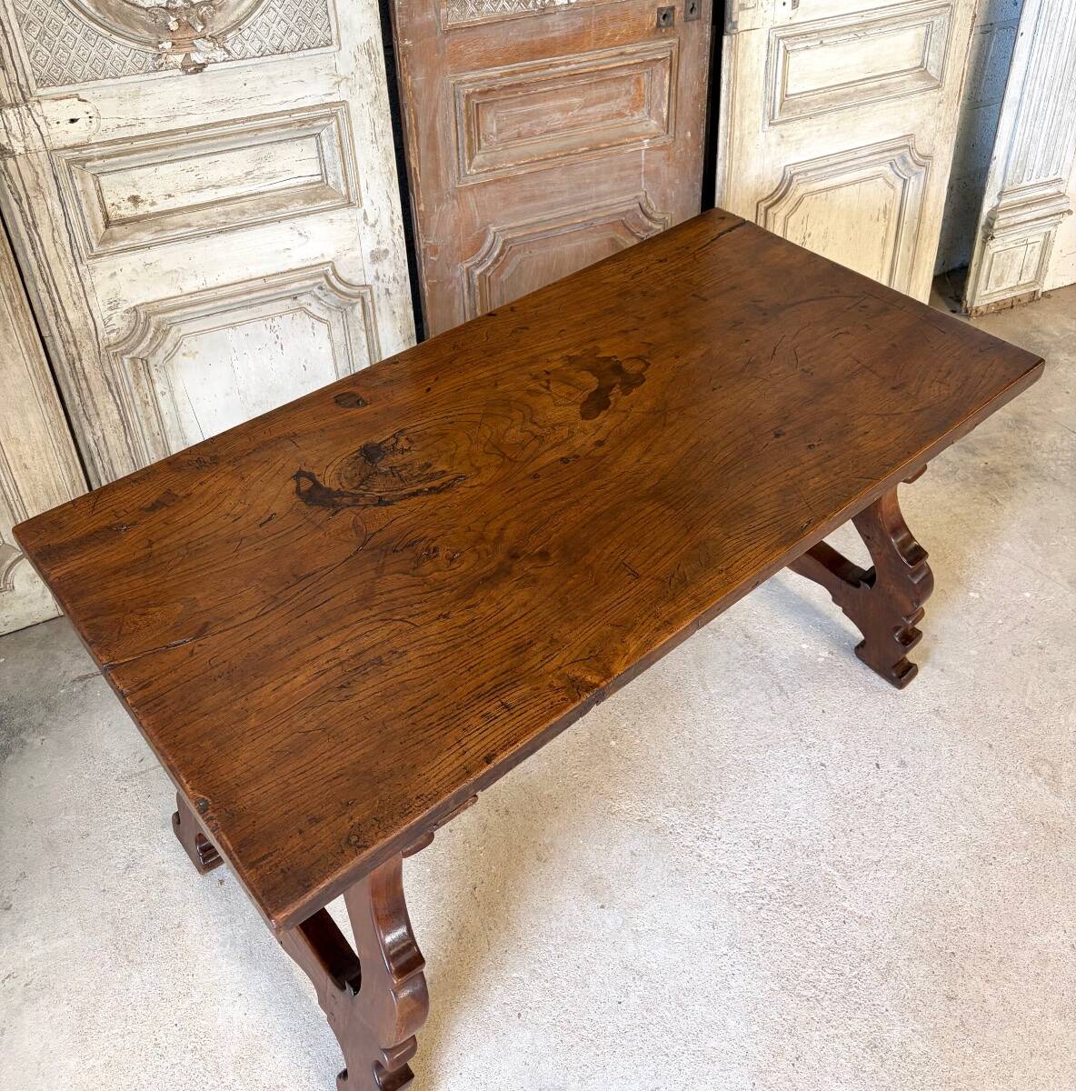 Table espagnole époque 20e siècle