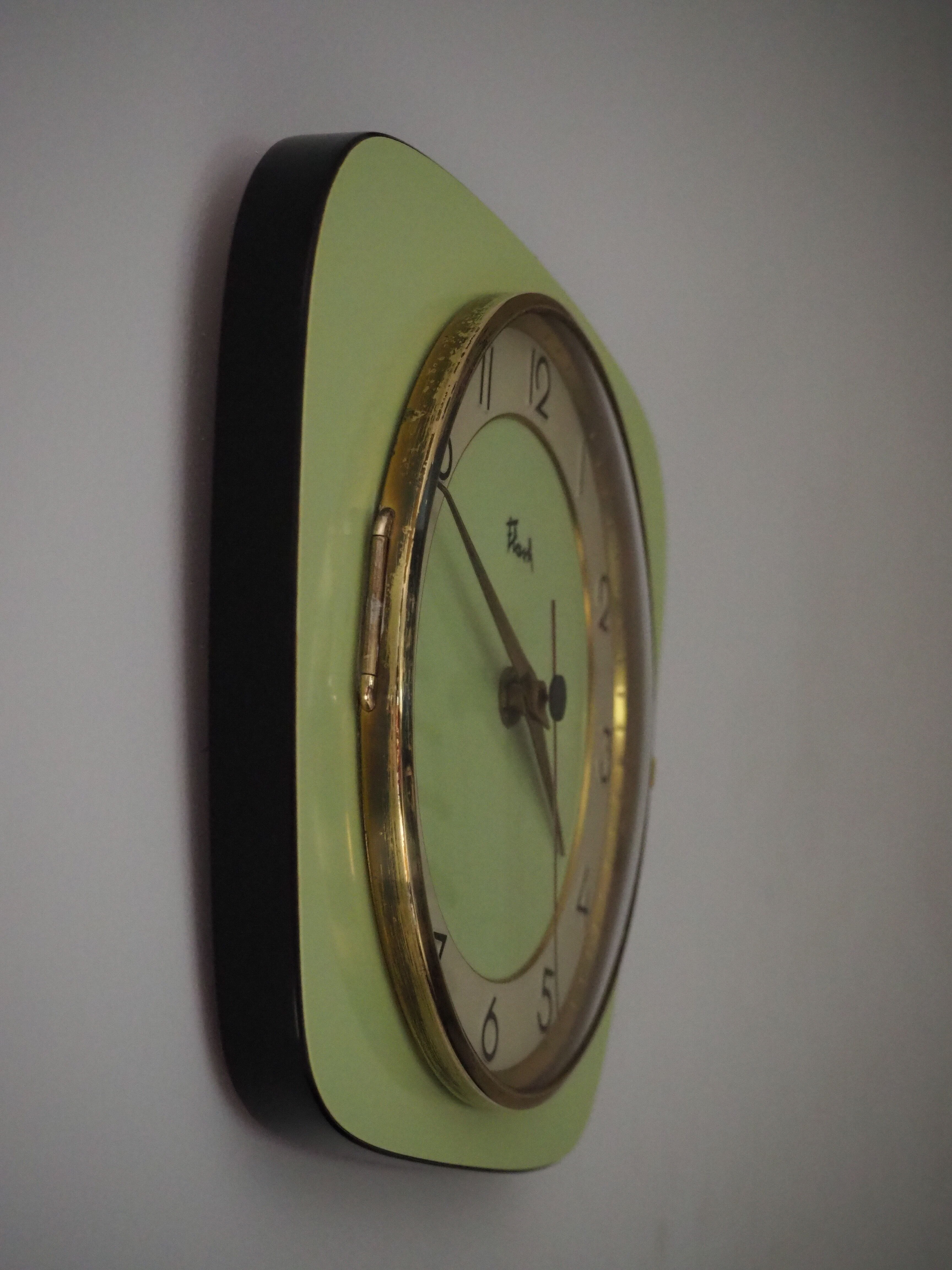 "Flash" pendule in green water formica from the 50s/60s