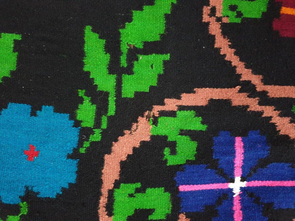 Romanian handwoven wool carpet with floral design, 155x200cm