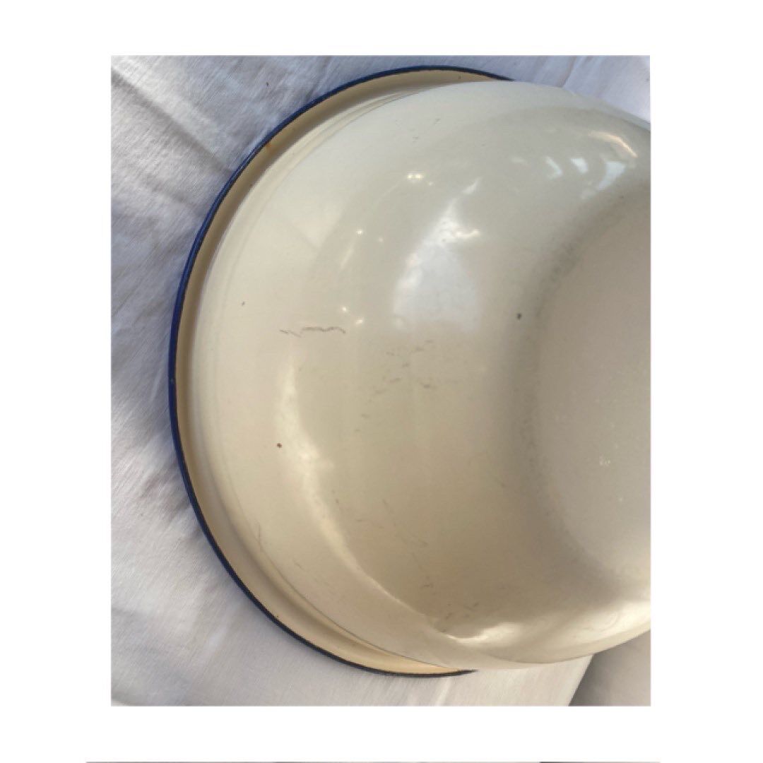 Enamelled sheet metal bowl