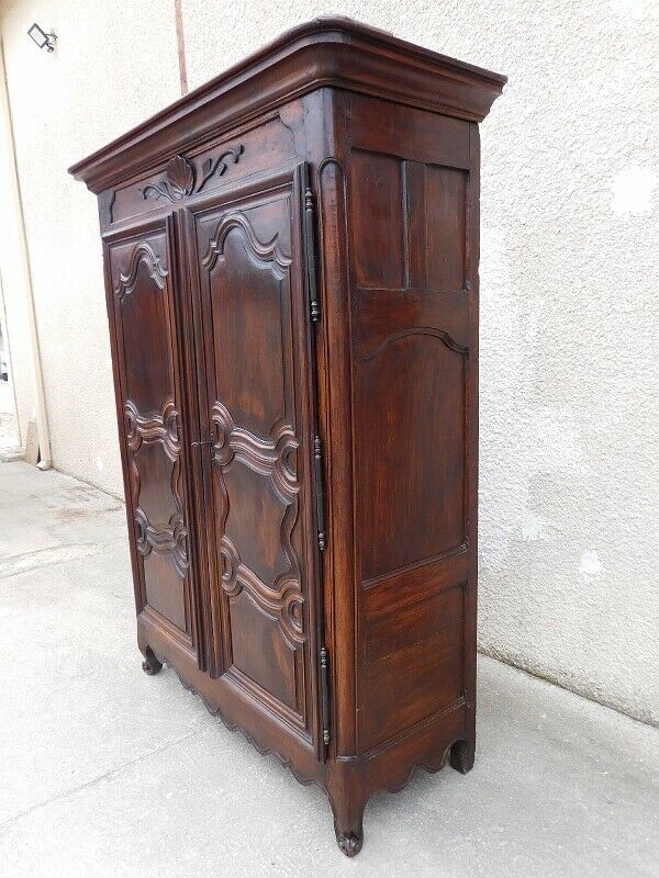 LouisXV walnut cabinet of the xviii century