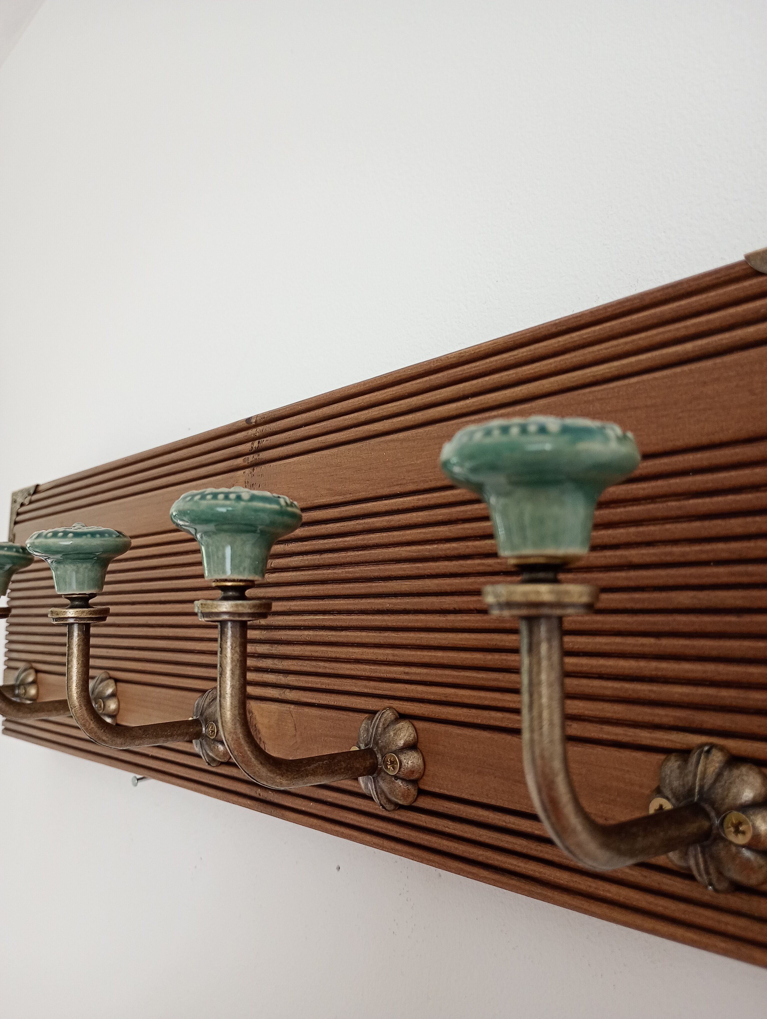 Wall-mounted coat rack 50 cm – 5 ceramic hooks in vintage style green