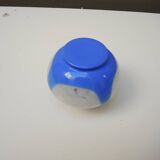 Ancien vase boule en verre blanc et bleu