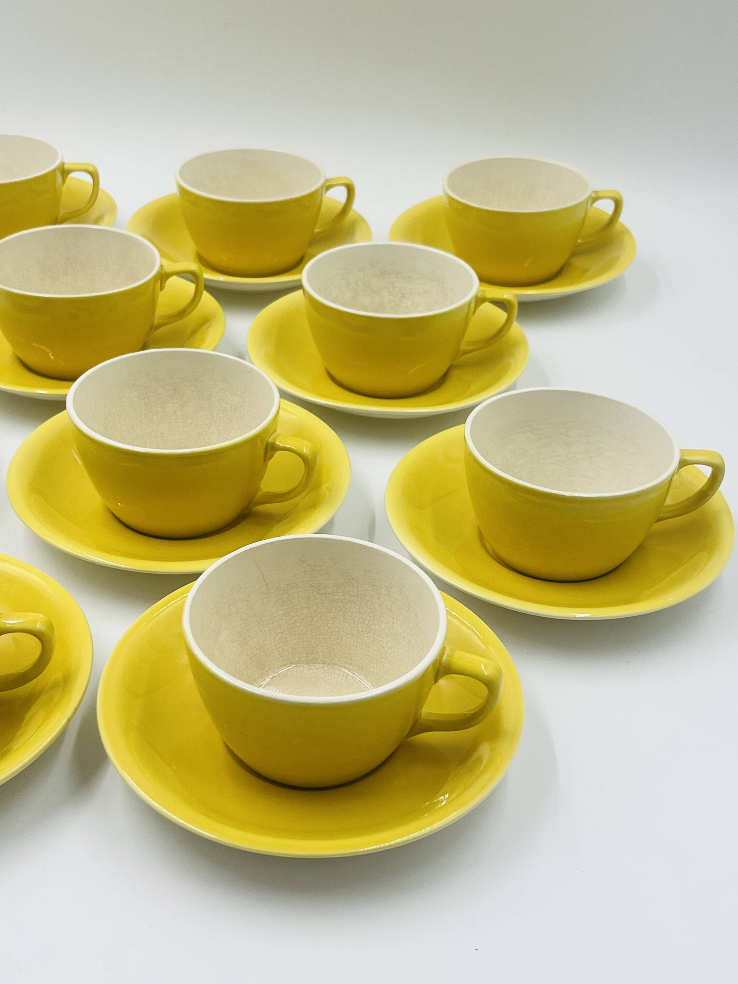 Service 10 tasses jaune Boch Belgique vintage