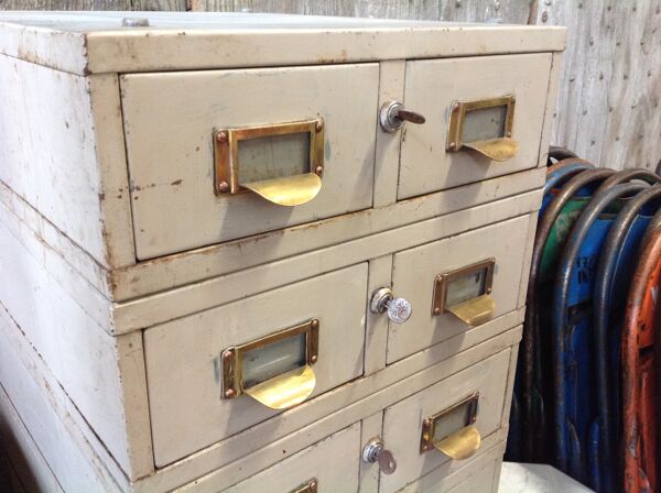 Meuble en fer à 16 tiroirs