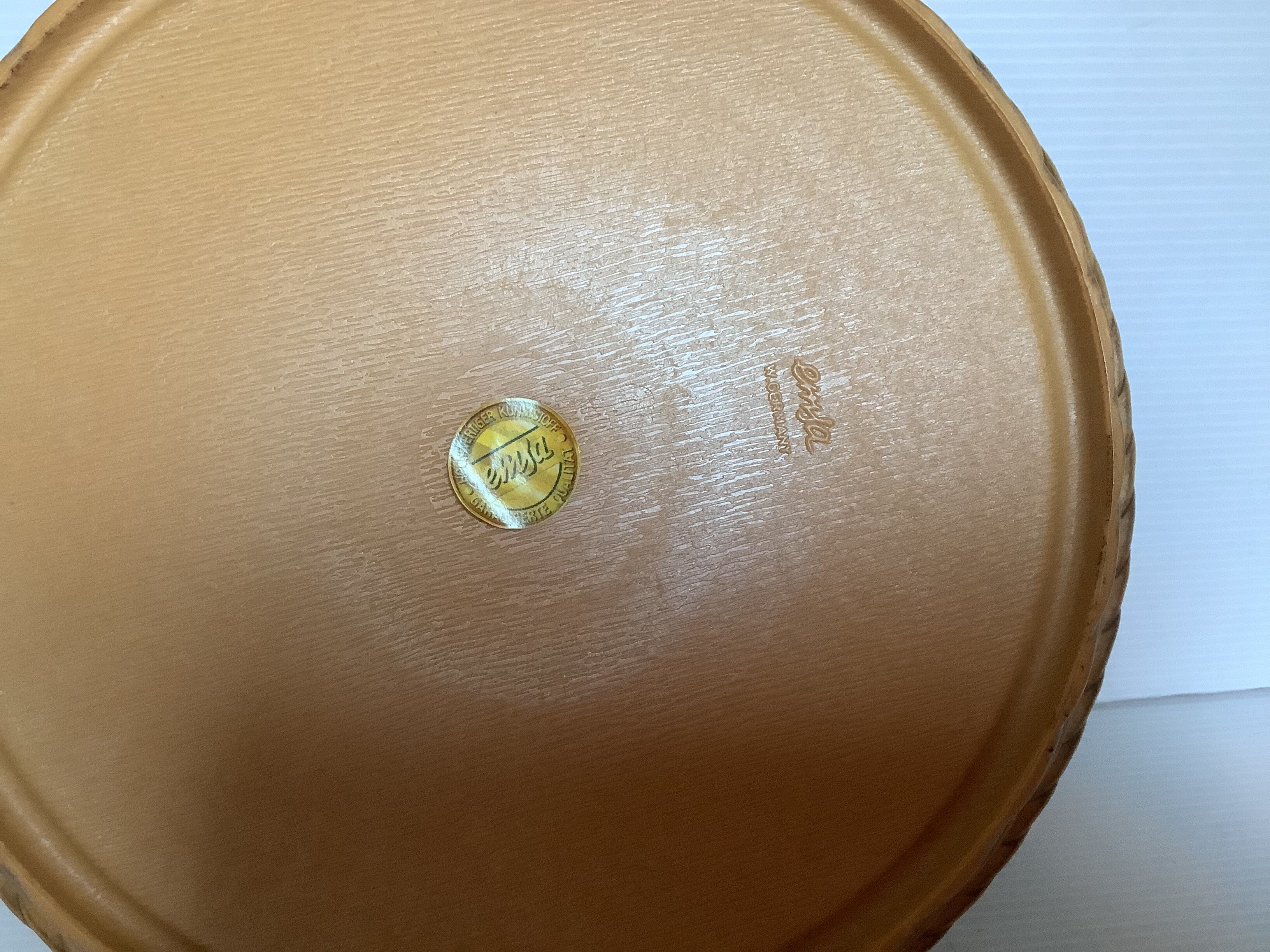 Beige and brown Emsa servant