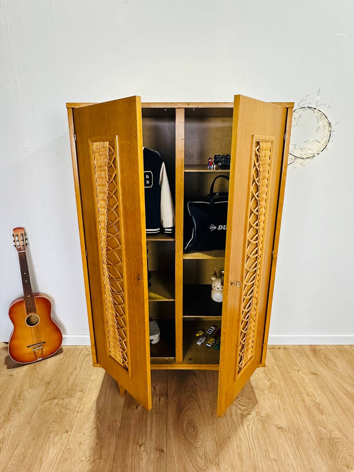 Armoire vintage