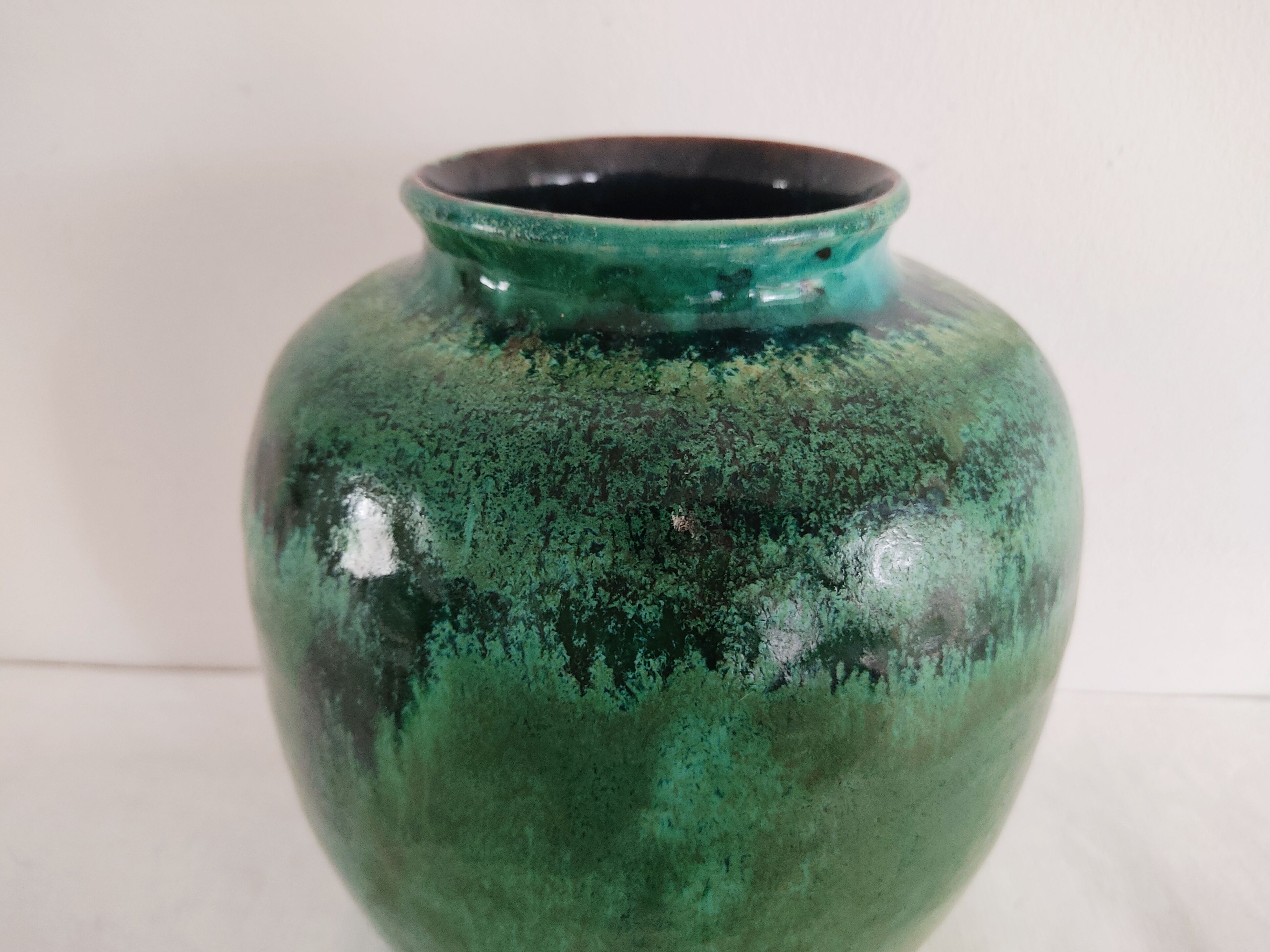 Vintage ceramic green vase signed th 67