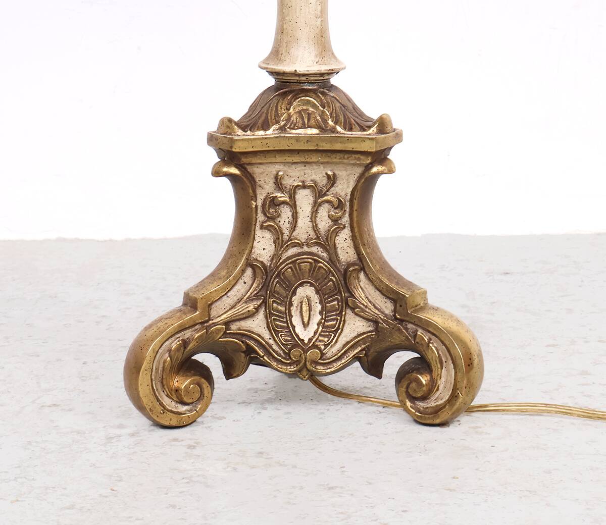 Classic Empire style table lamp, 1950s