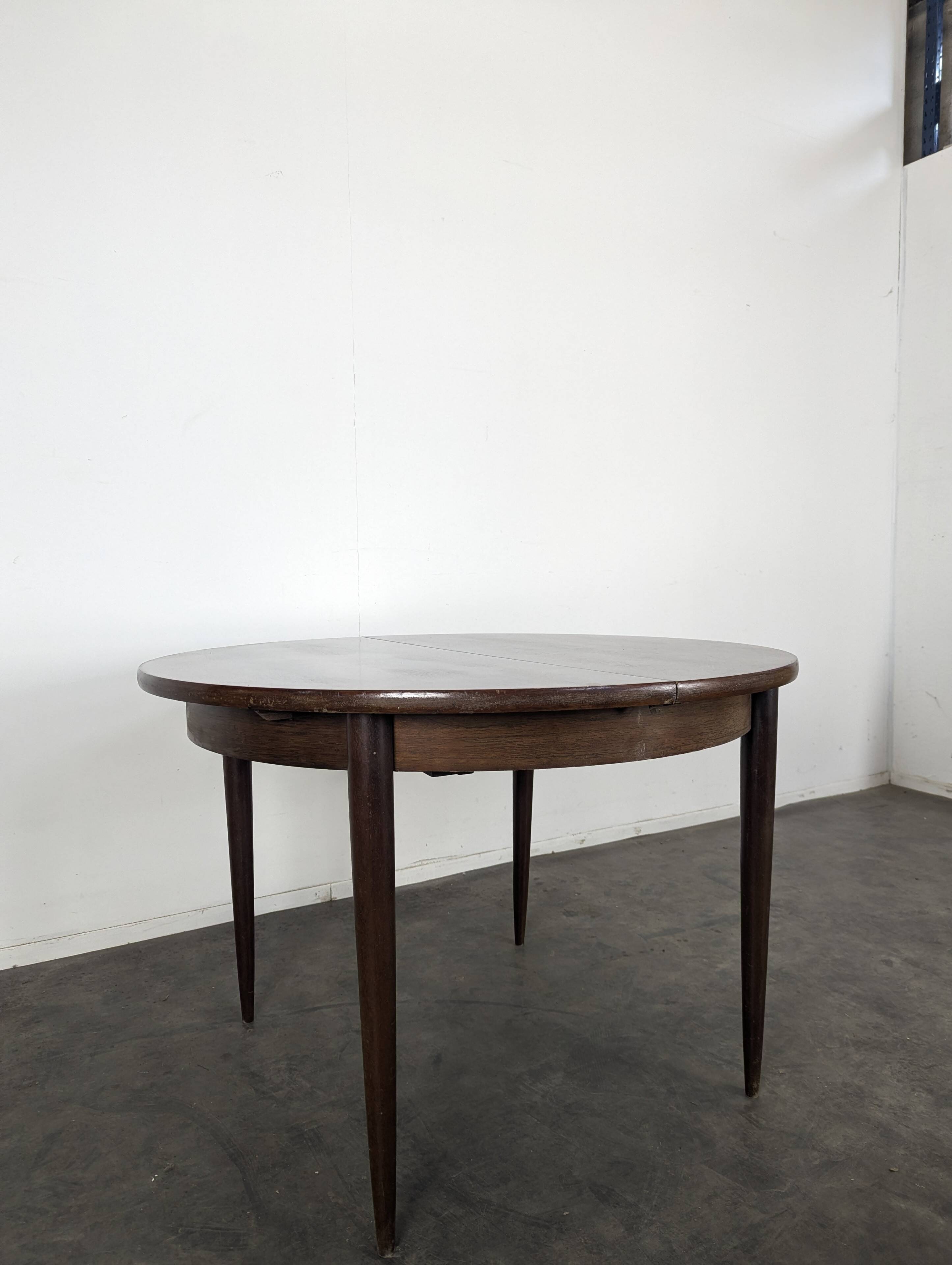 Danish dining table in rosewood