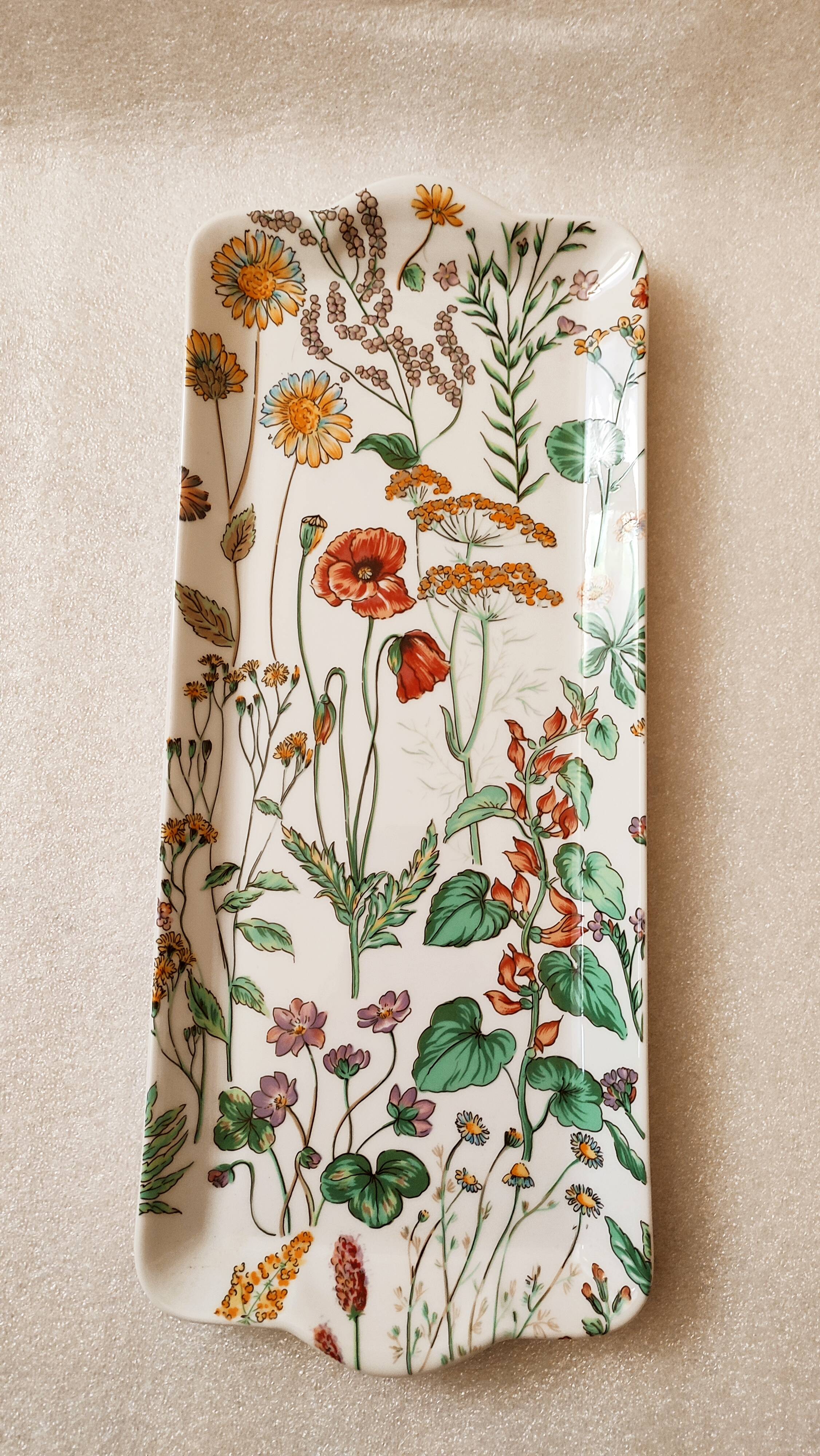 Rectangular traditional porcelain dish